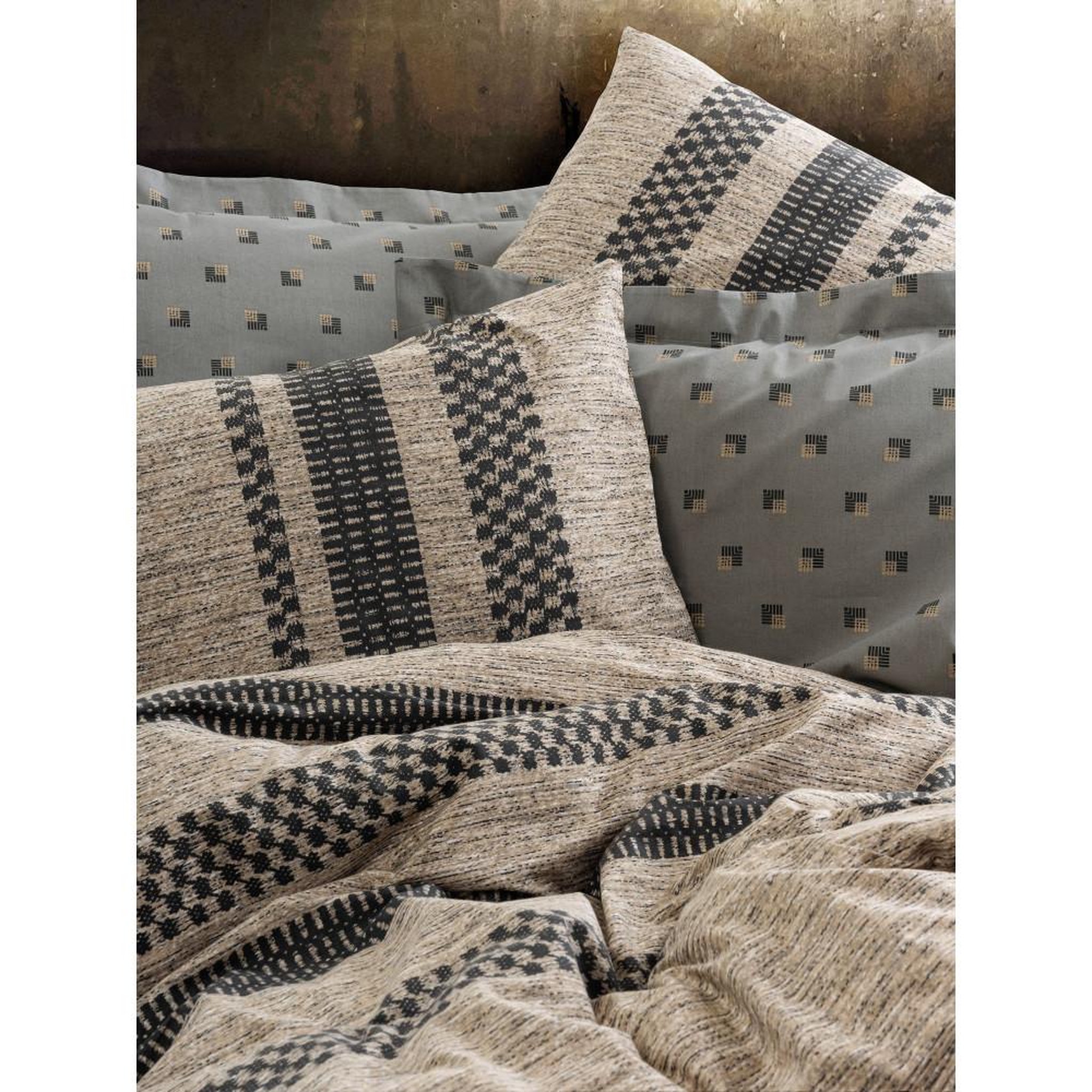 Voir la diapositive 2 : GENERIQUE Parure de lit - 1 housse de couette 140 x 200 cm + 2 taies d'oreiller 60 x 60 cm - 100% coton renforcé - Brun