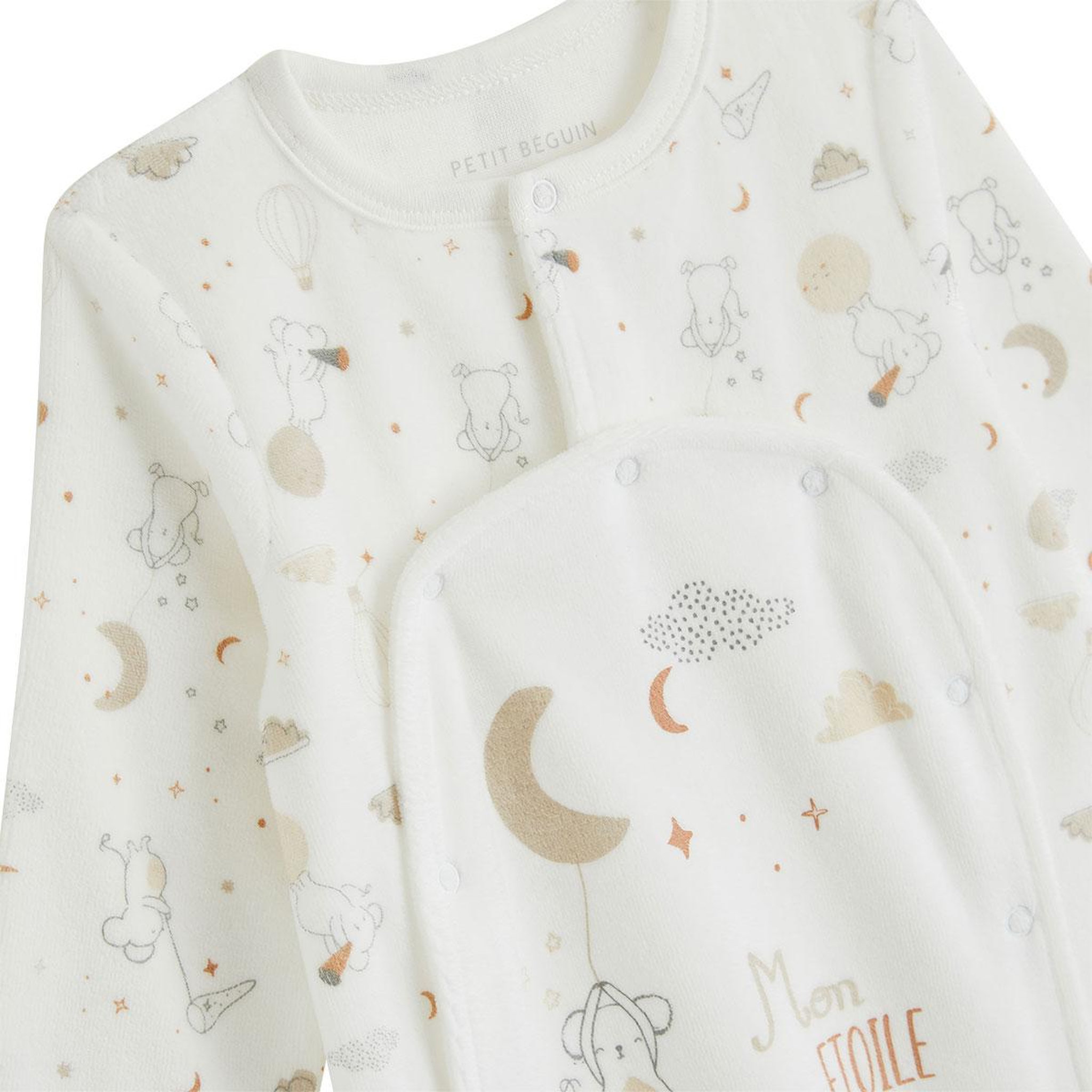 Voir la diapositive 6 : Petit Béguin Kit naissance 3 pièces pyjama, body et doudou bébé eliah
