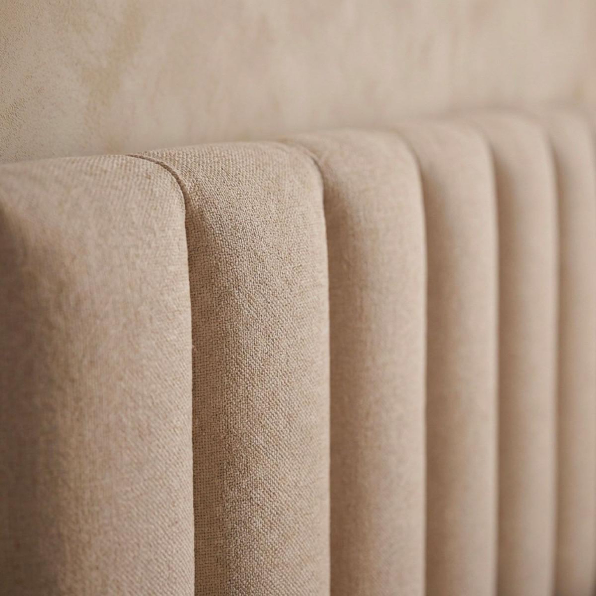 Voir la diapositive 6 : Paris Prix Lit coffre design en tissu  songa  160x200cm beige