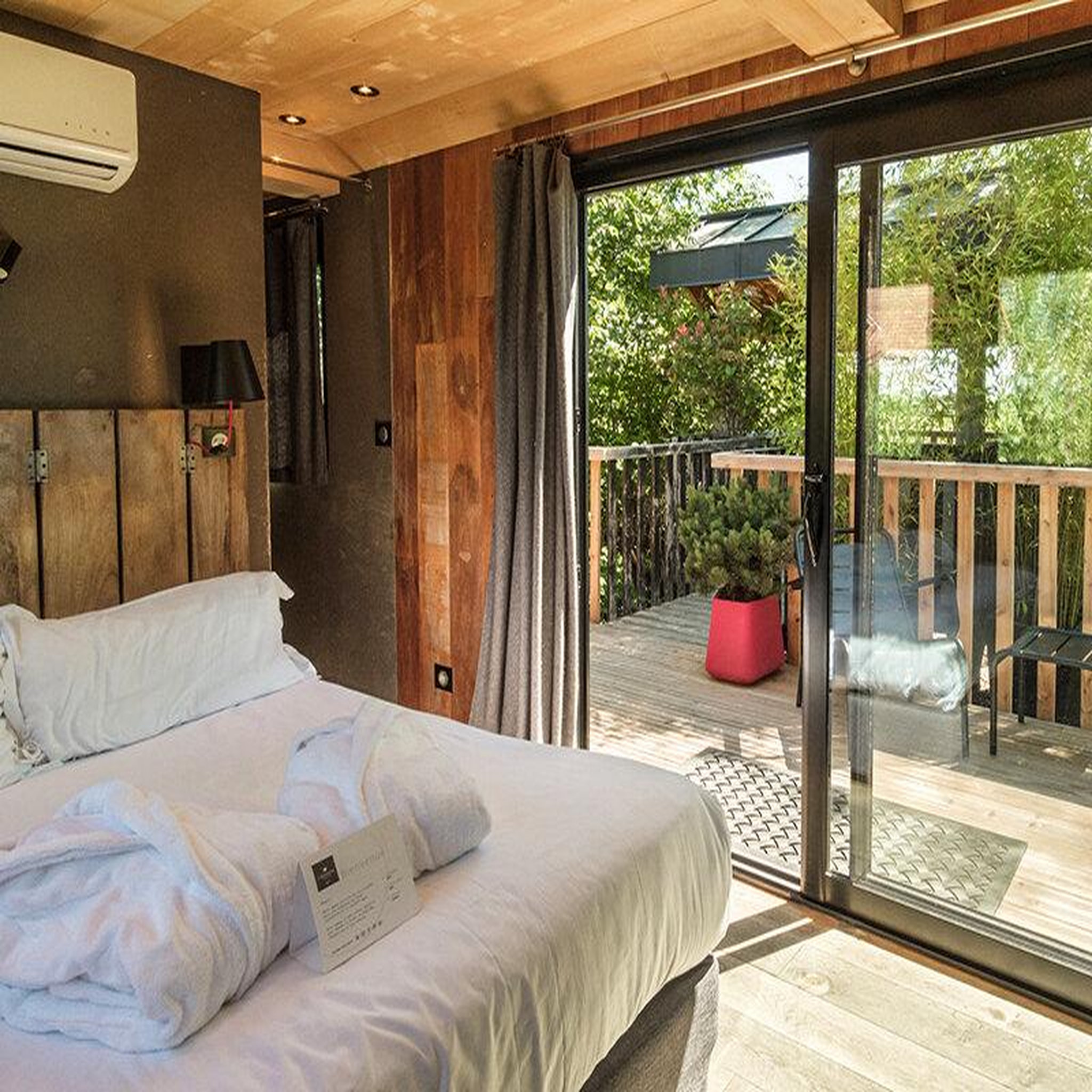 Voir la diapositive 4 : Smartbox 2 jours en roulotte ou cabanon premium avec détente en bourgogne - coffret cadeau séjour