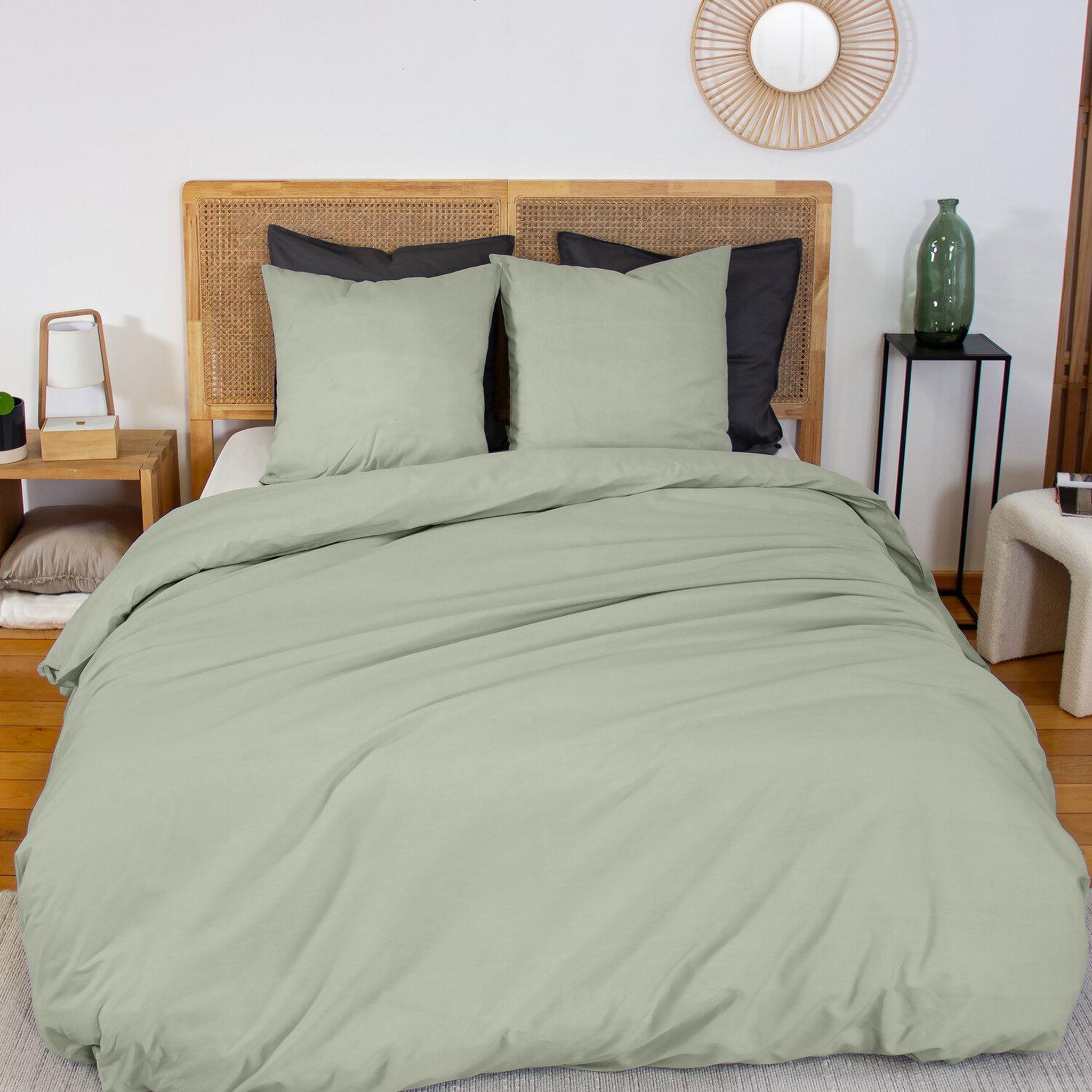Home collection Parure de couette 100% percale de coton 65fils. Coloris disponibles : Bleu, Rose, Blanc, Vert