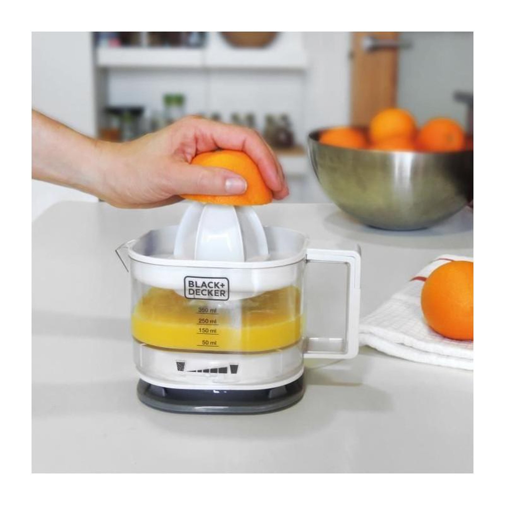 Voir la diapositive 2 : Black et Decker Presse-agrumes 25w blanc - BXCJ25E