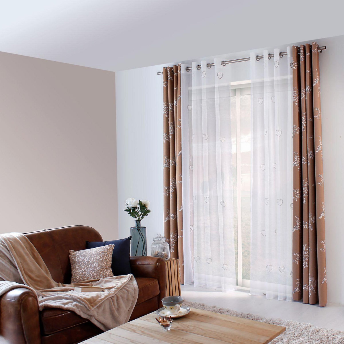 TOILINUX Voilage Solden en étamine avec des cœurs brodés - 140 x 240 cm - Blanc et Beige