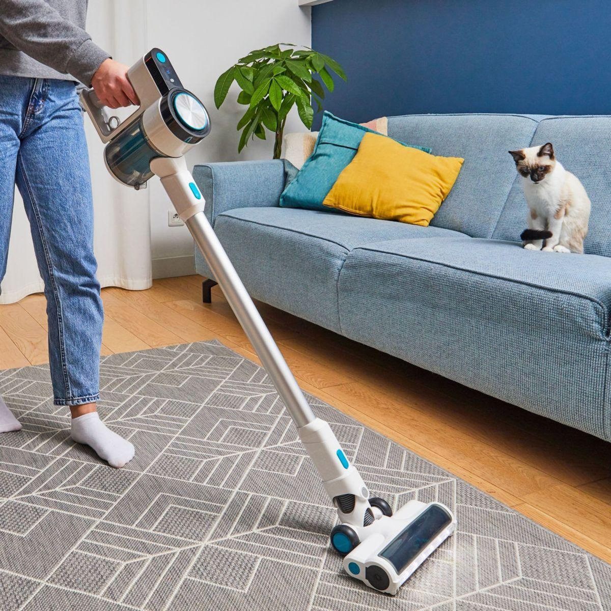 ESSENTIEL B Aspirateur balai EAMU 216 Easy 2