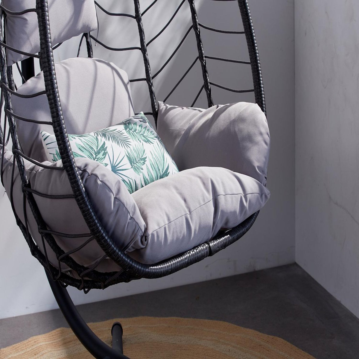CONCEPT USINE Fauteuil suspendu en résine effet rotin gris LIMA