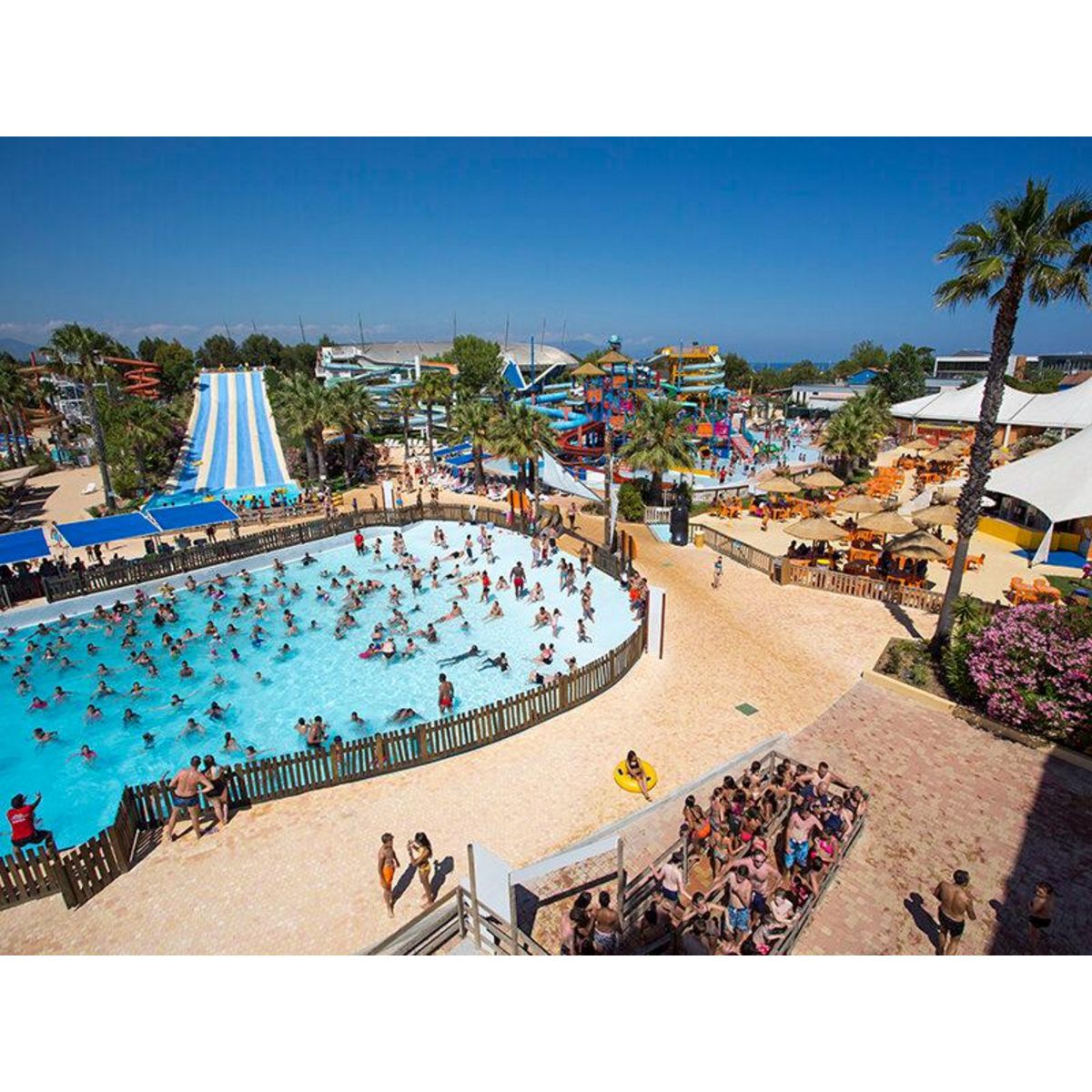 Smartbox Journée en famille à Aquasplash d'Antibes pour 2 adultes et 1 enfant - Coffret Cadeau Sport & Aventure