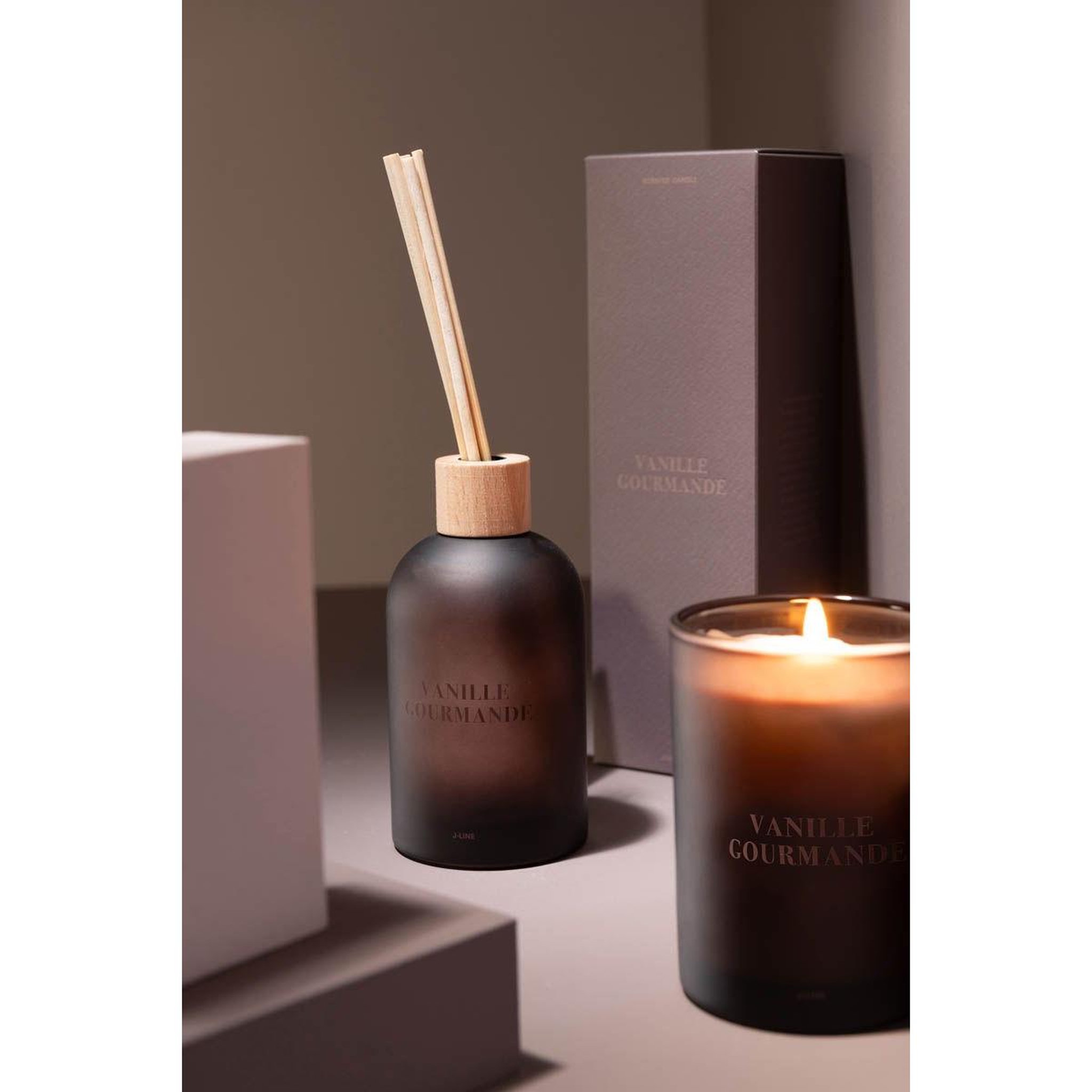 Voir la diapositive 6 : J-LINE Diffuseur de parfum  accords essentiels  250ml vanille gourmande