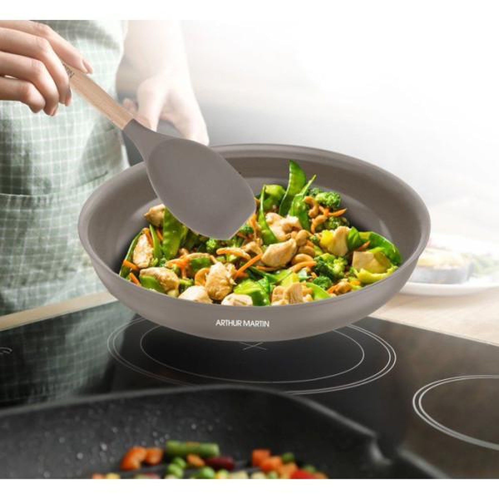 Voir la diapositive 3 : Arthur Martin Batterie de cuisine - Tous feux dont induction - ARTHUR MARTIN – Revetement céramique - 18 pieces - Poignée amovible effet b
