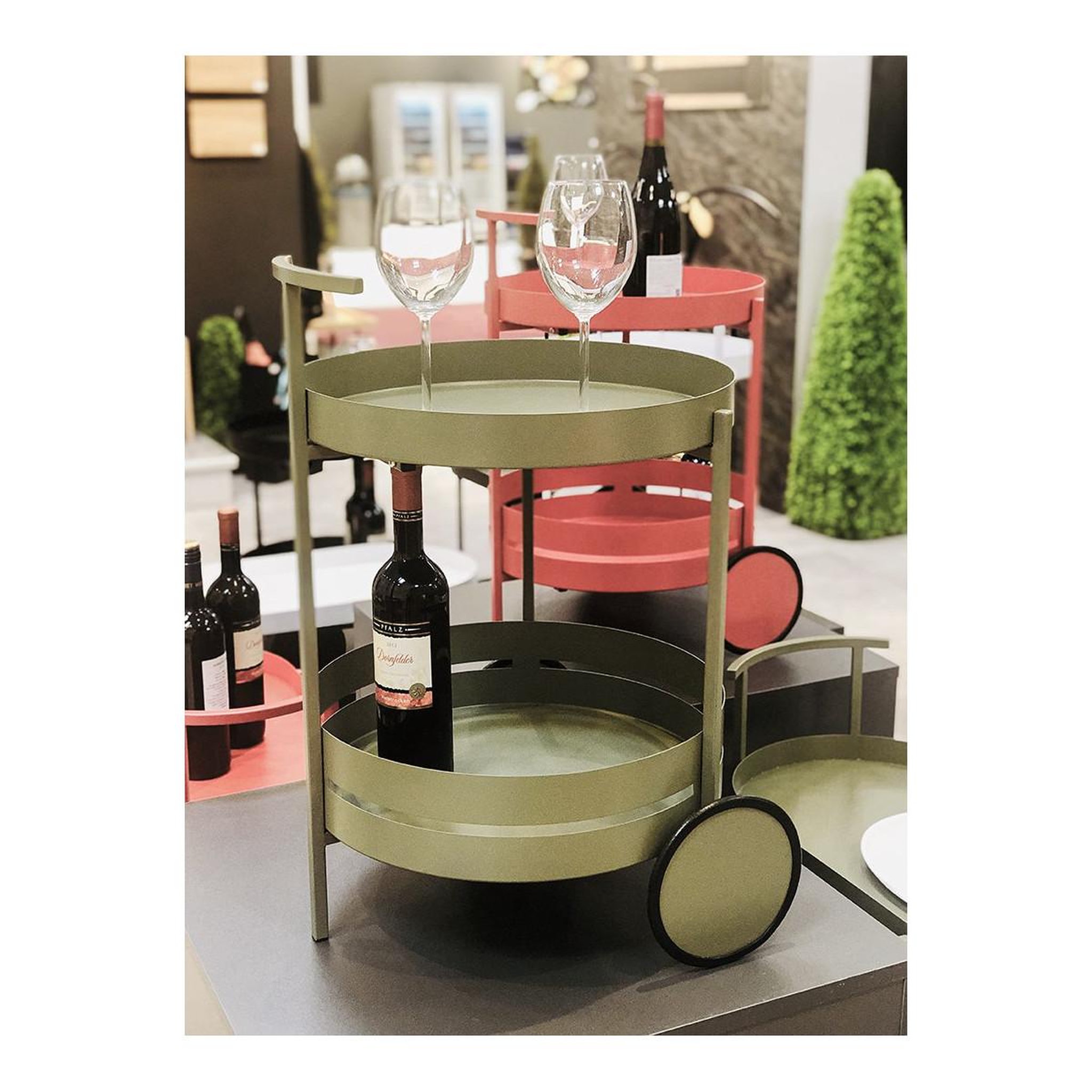 Voir la diapositive 4 : Paris Prix Desserte de cuisine ronde  postres  62cm vert
