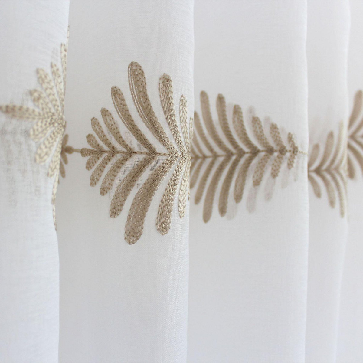 TOILINUX Voilage brodé horizontal EBENE - 140 x 240 cm - Blanc et beige