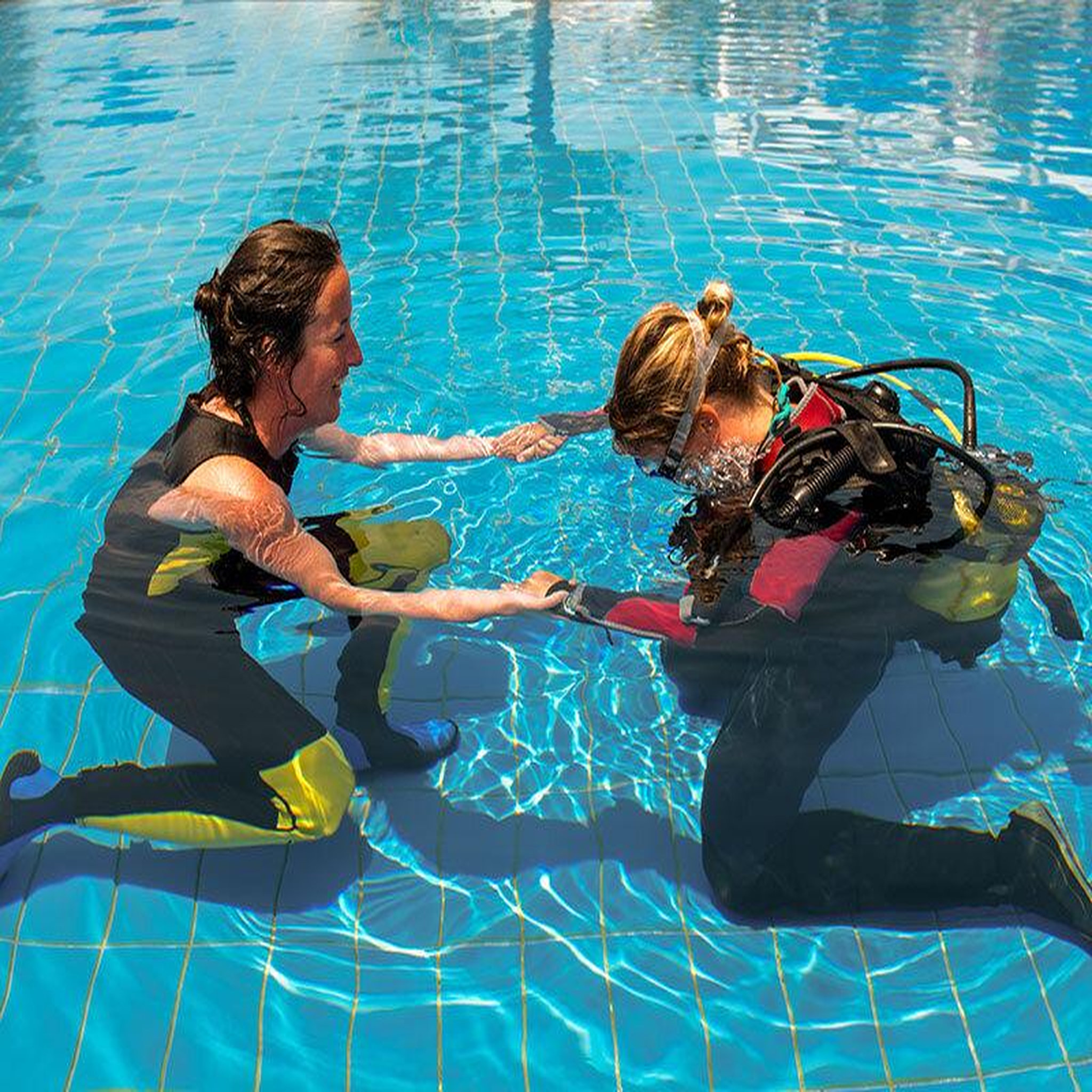 Voir la diapositive 4 : Smartbox Baptême de plongée en duo dans une piscine à Paris - Coffret Cadeau Sport & Aventure