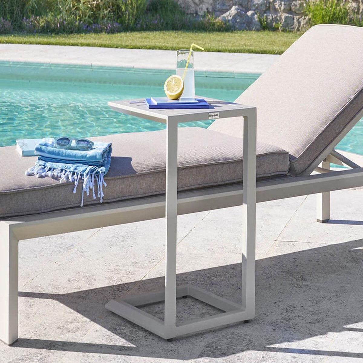 HESPERIDE Table d'appoint en aluminium Argile Evasion - Hespéride