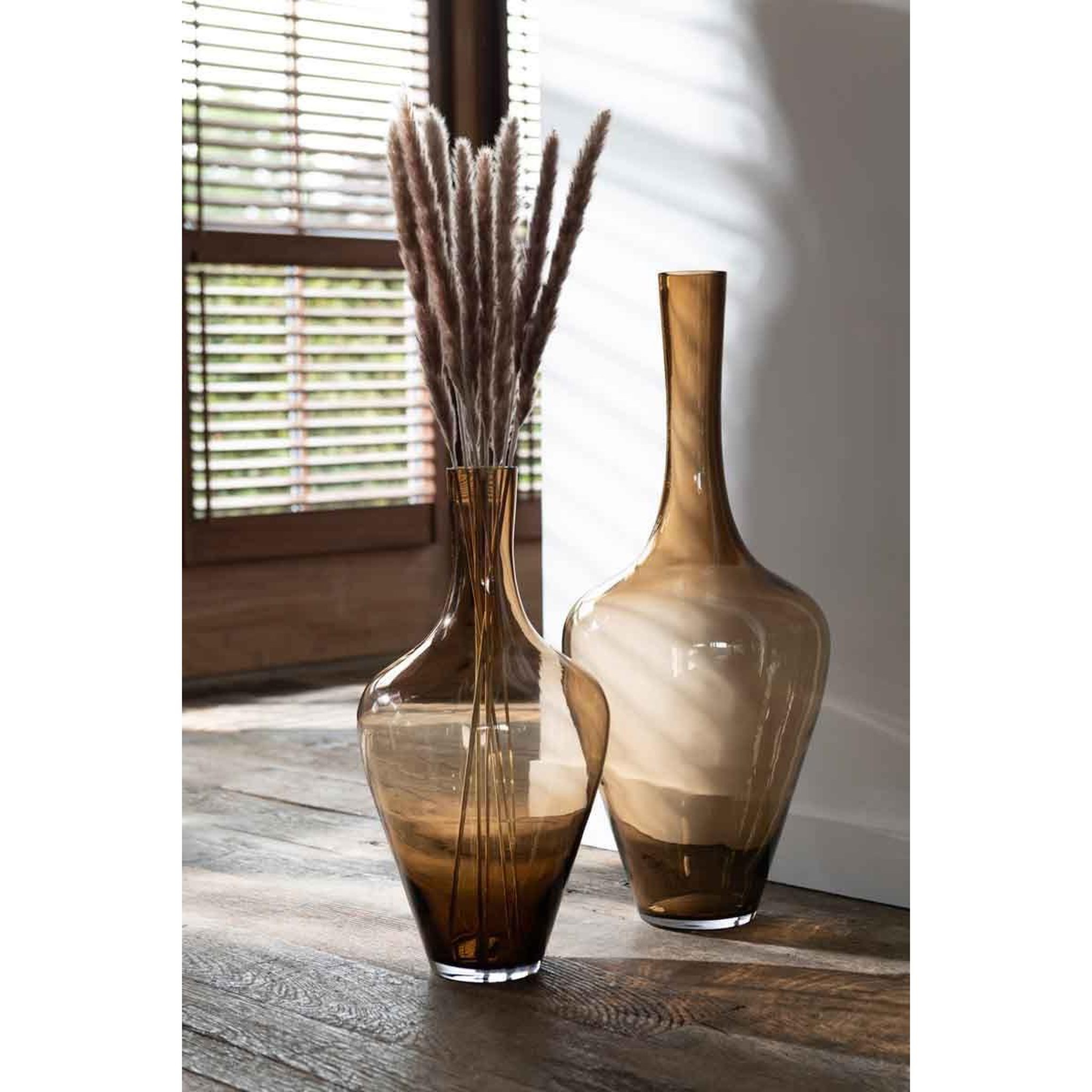 Voir la diapositive 2 : J-LINE Vase design en verre  joni  70cm marron ambre