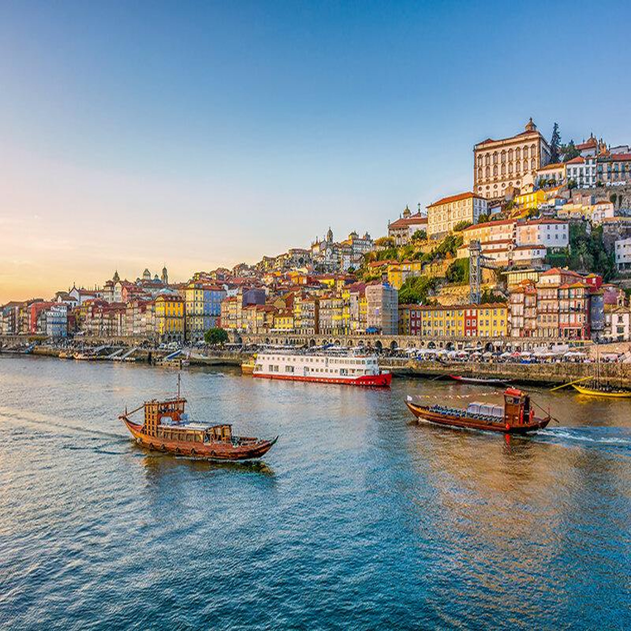 Voir la diapositive 4 : Smartbox 3 jours à porto avec visite guidée de la ville - coffret cadeau séjour