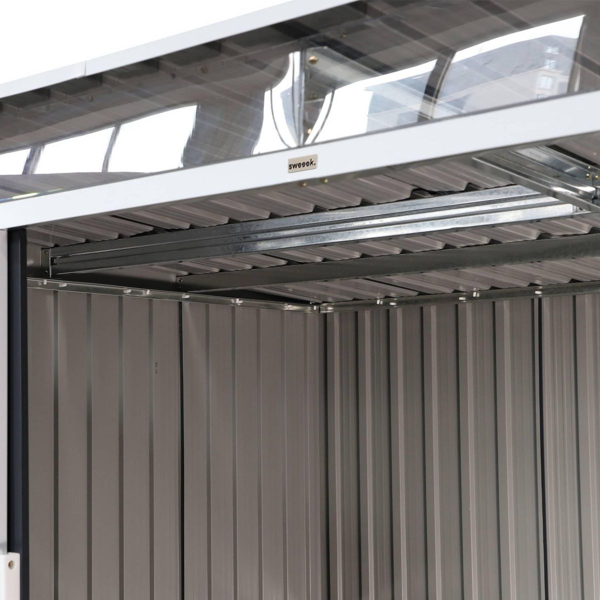 SWEEEK Abri de jardin en métal couleur anthracite 4.85m² avec puits de lumière - AUDOMAROIS-