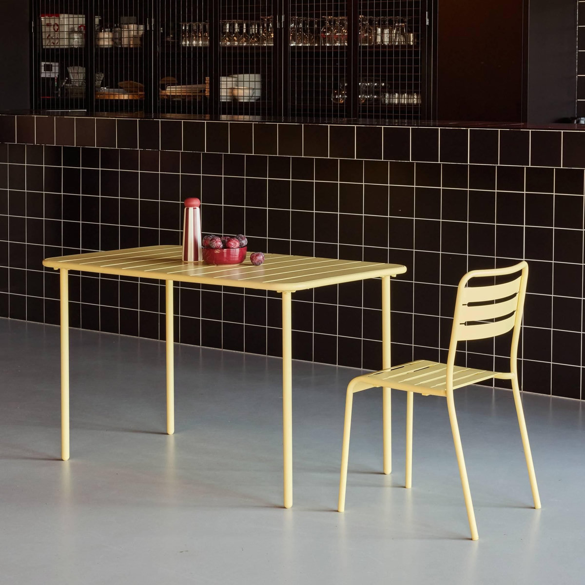 SWEEEK Table de jardin métal 4 places, Amelia L 120 x 70 x 72,5cm