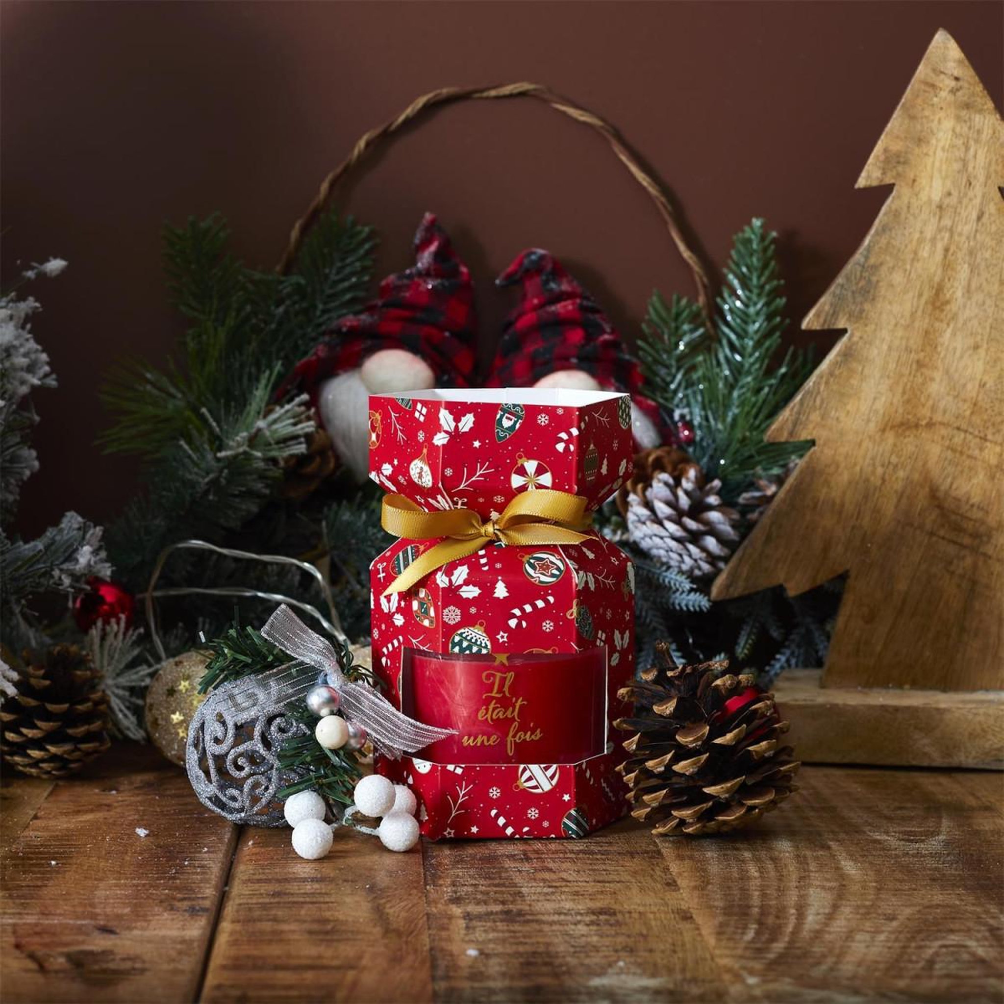 Voir la diapositive 3 : The Home Deco Factory Bougie parfumée cracker  noël  180g cannelle