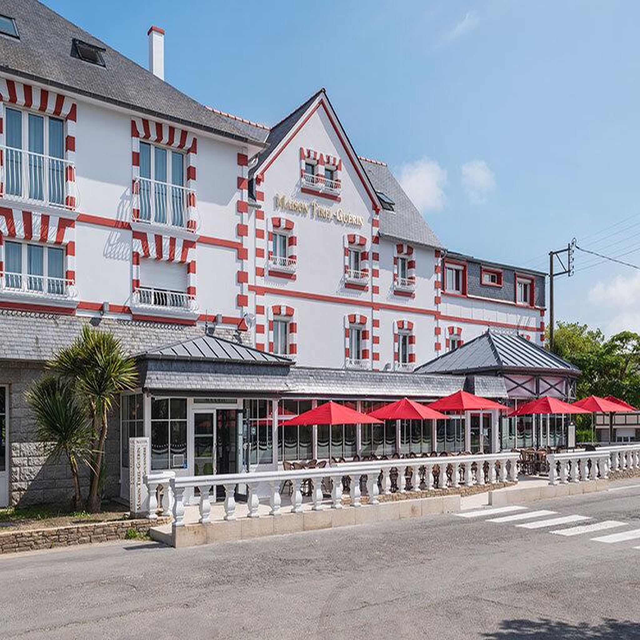 Voir la diapositive 2 : Smartbox 3 jours de charme en famille près de saint-malo dans un hôtel 4* avec piscine - coffret cadeau séjour