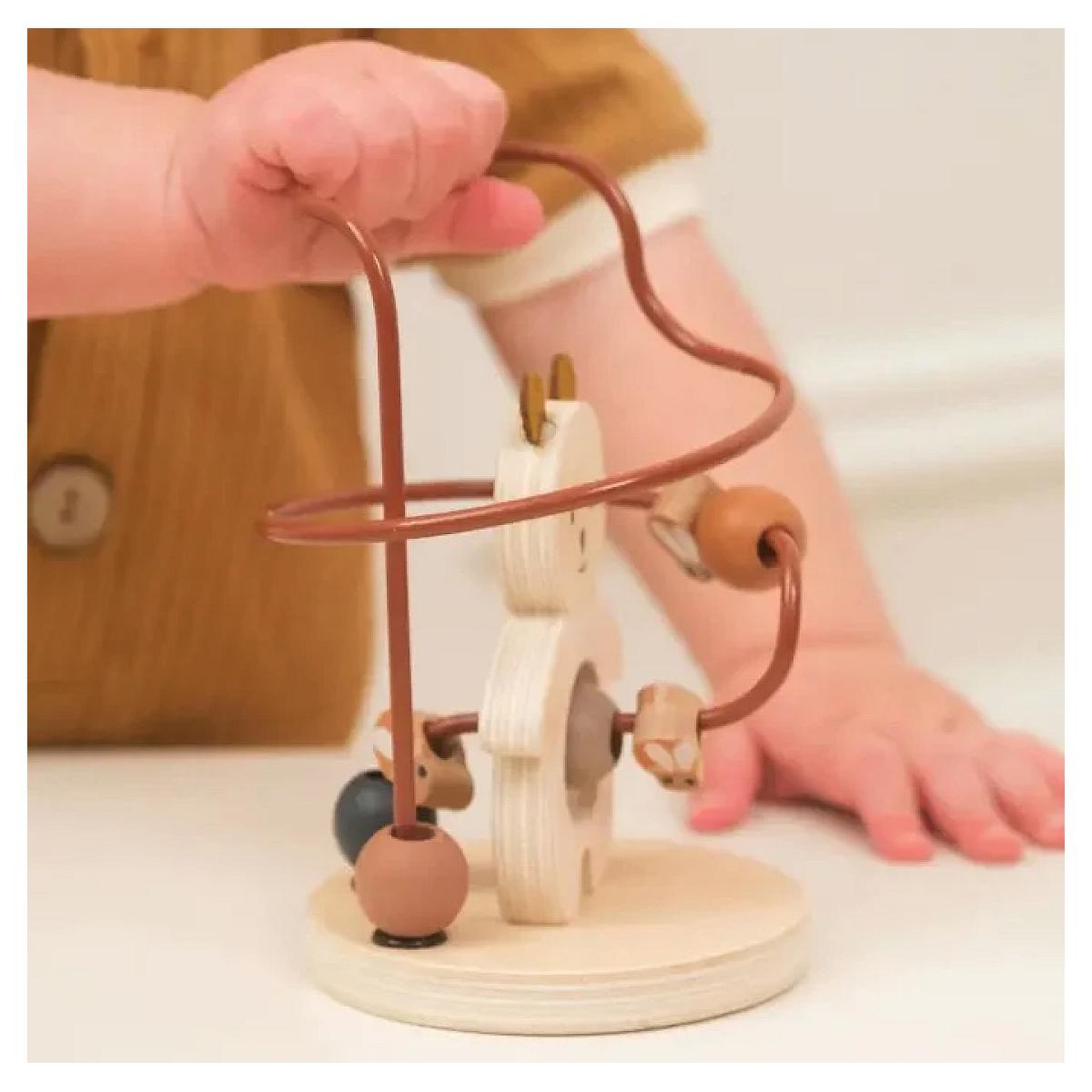 Voir la diapositive 4 : EGMONT TOYS Jeu en bois et fil metallique Marcel