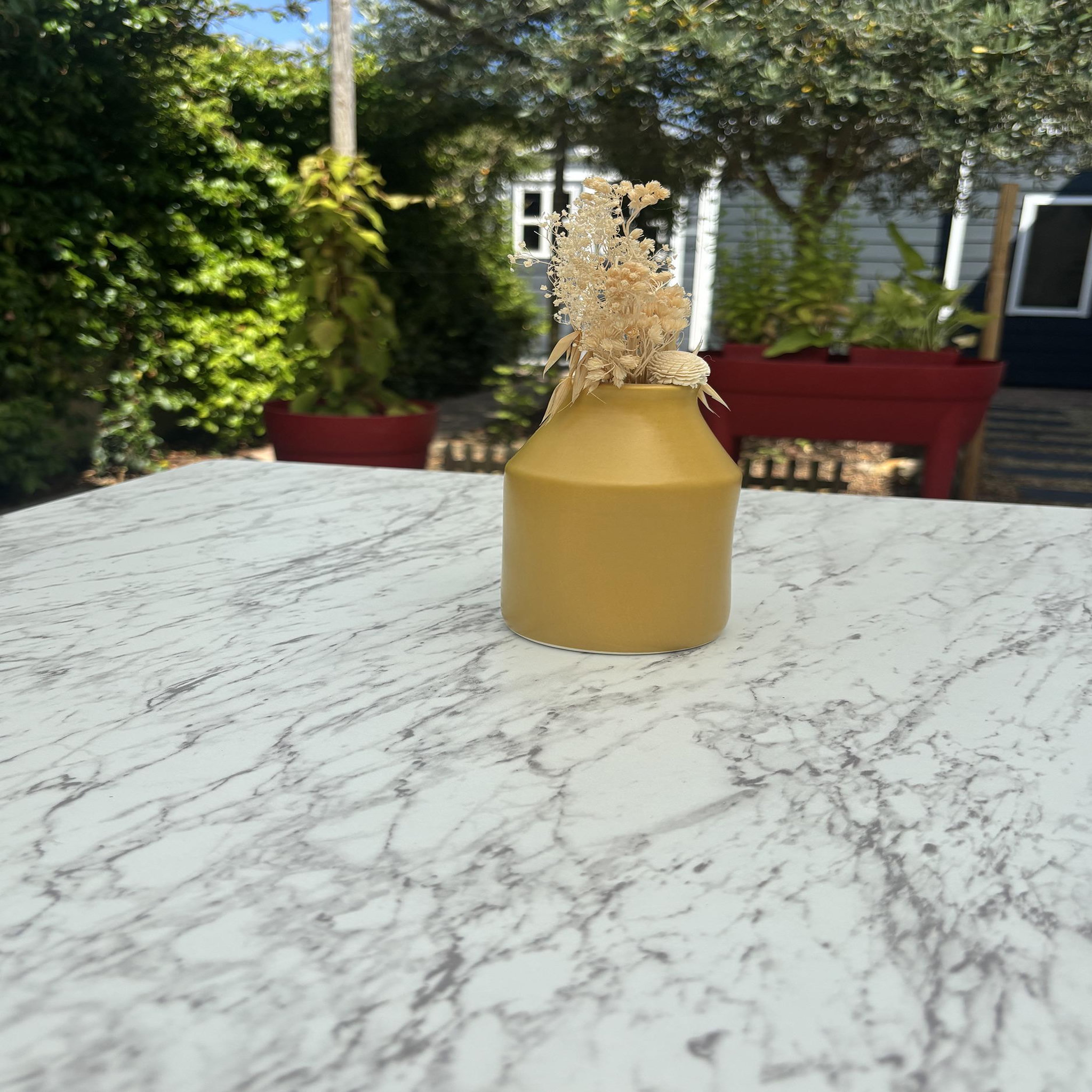Voir la diapositive 5 : DCB GARDEN Ensemble repas de jardin en acier et plateau en HPL (2 places)