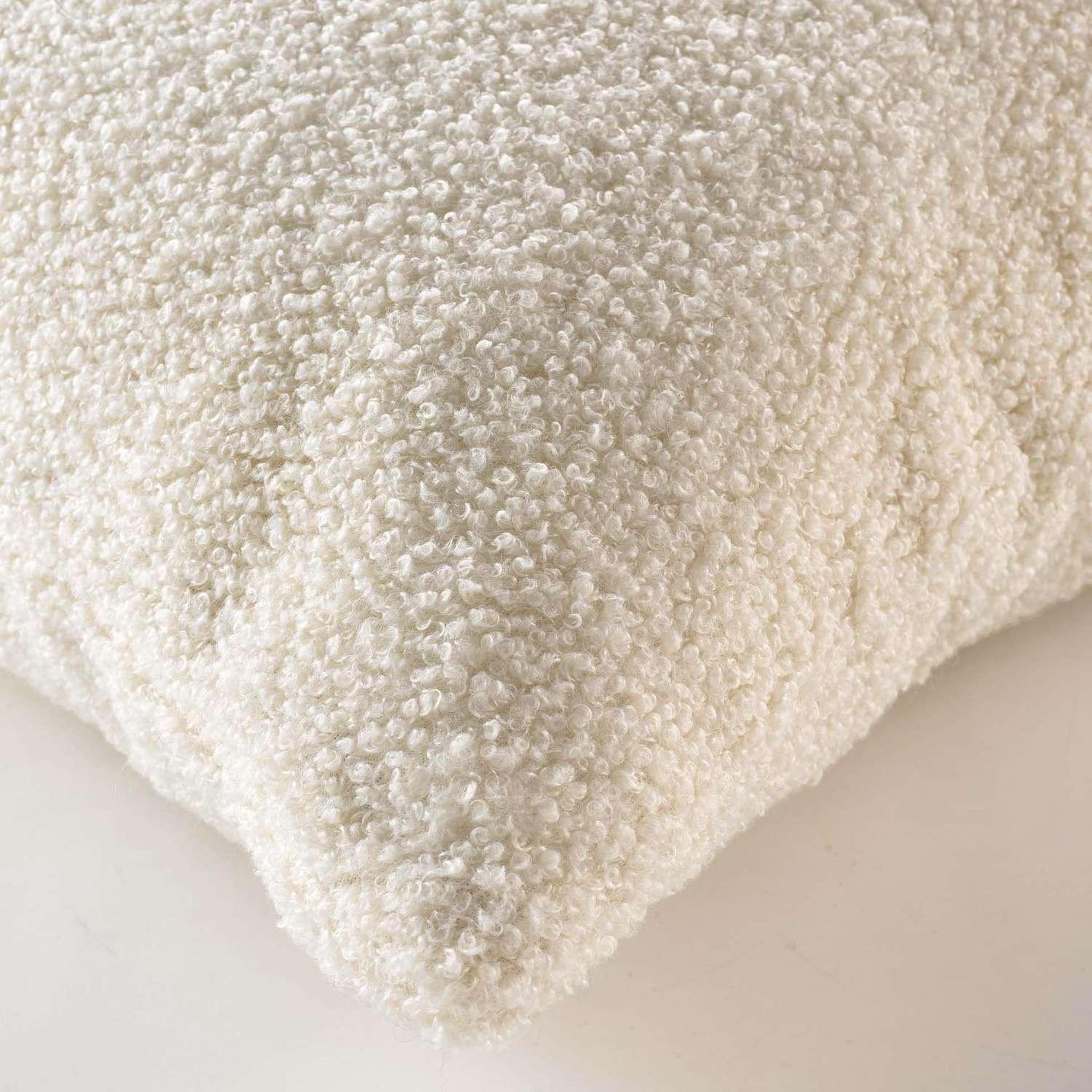 Voir la diapositive 3 : Douceur d'Intérieur Coussin déhoussable en bouclette unie beli
