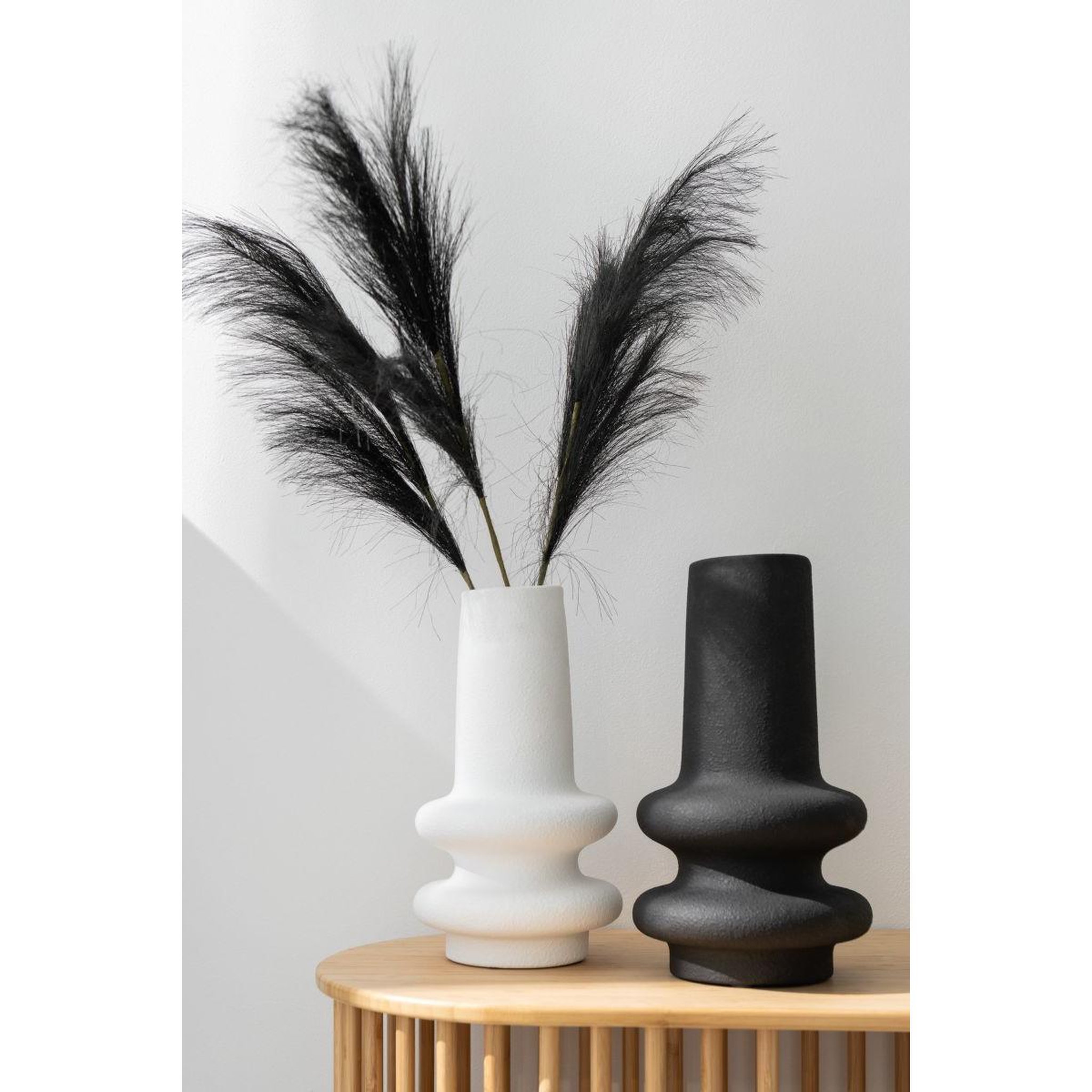 Voir la diapositive 4 : J-LINE Vase déco en argile  lyra  39cm blanc