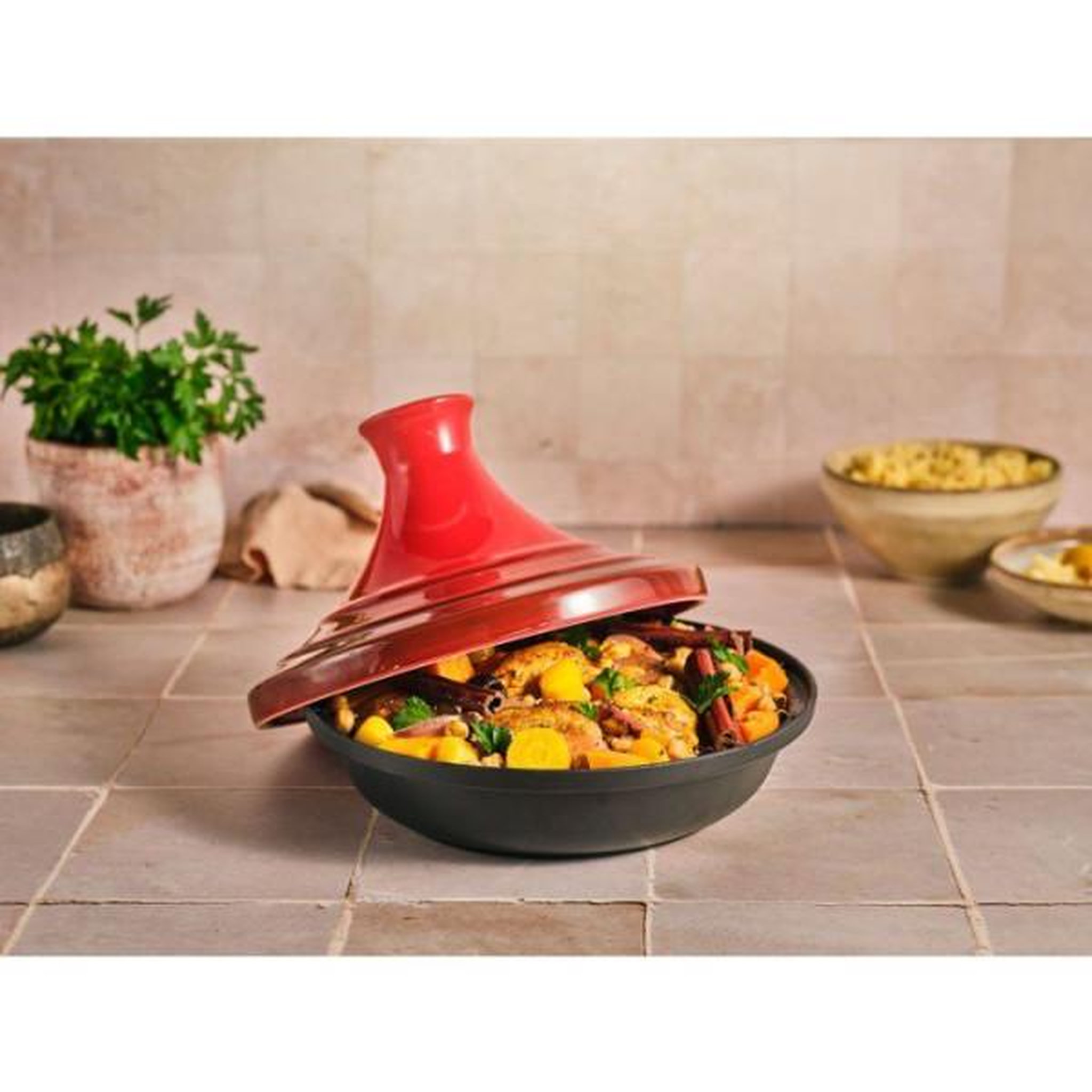 Voir la diapositive 4 : COSY & TRENDY Tajine  - cosy & trendy - fontestic 28,5 cm - fonte - rouge - tous feux