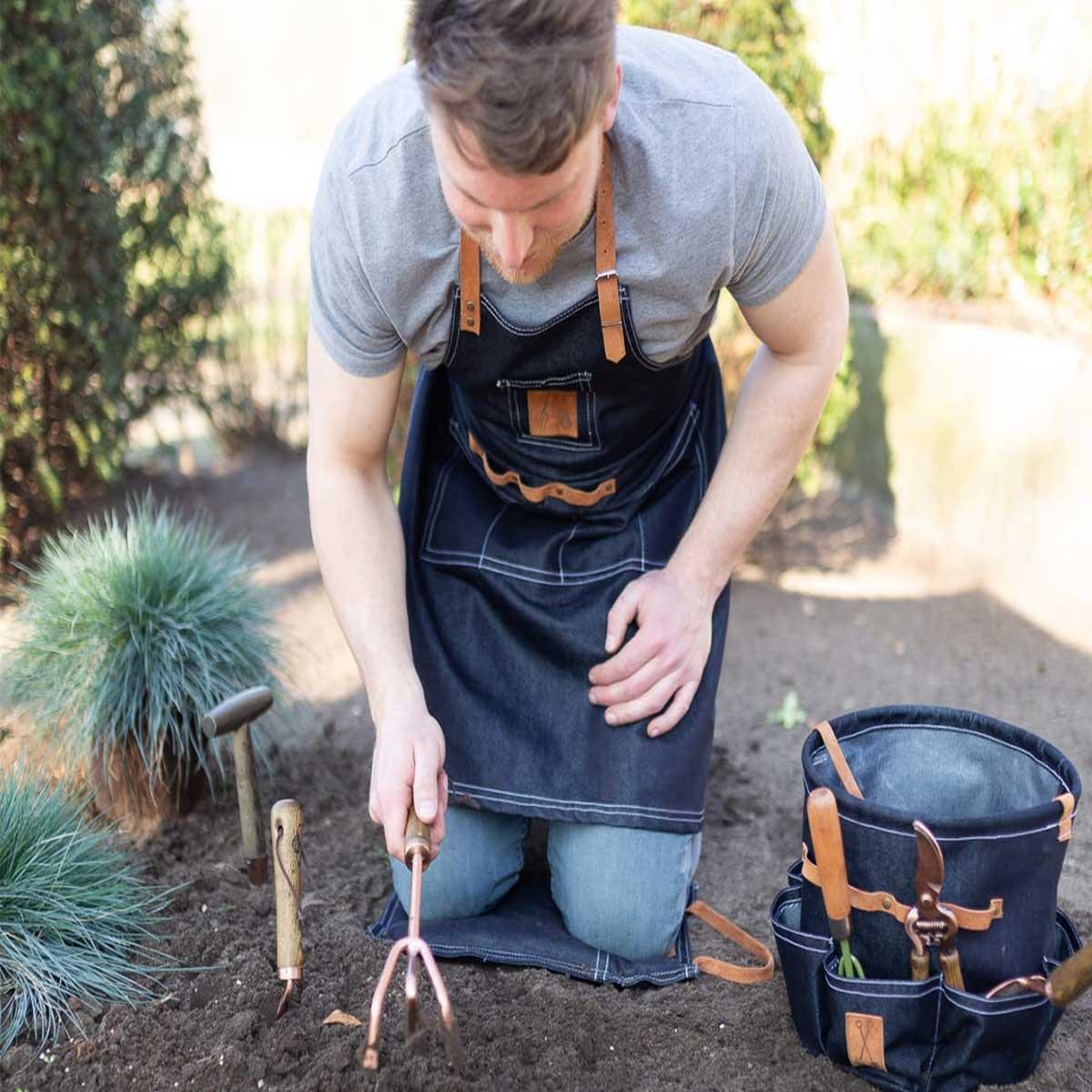 Voir la diapositive 6 : ESSCHERT DESIGN Tablier outils jardin en jean - Esschert Design