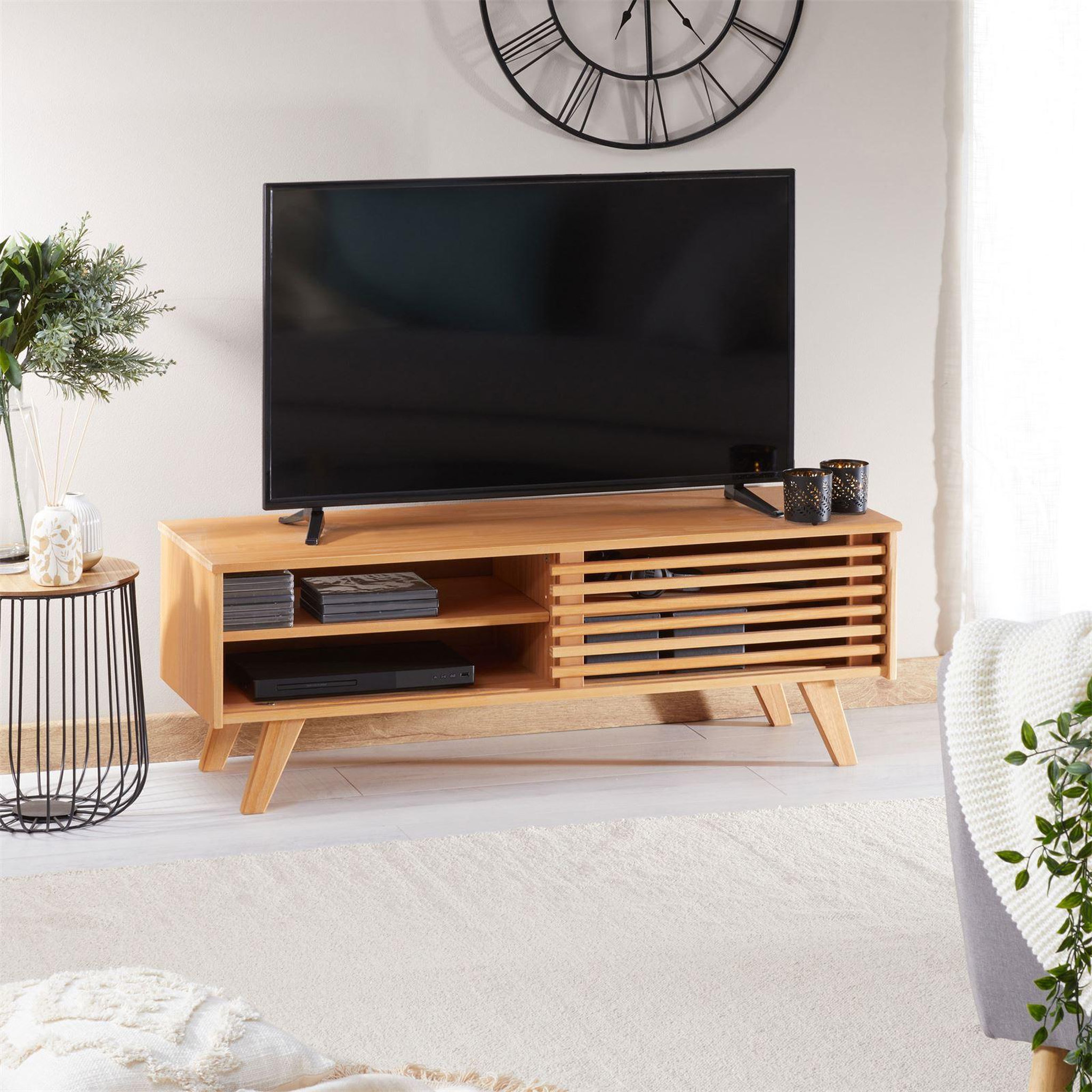 Voir la diapositive 2 : IDIMEX Meuble TV SEAN, 4 niches en pin massif