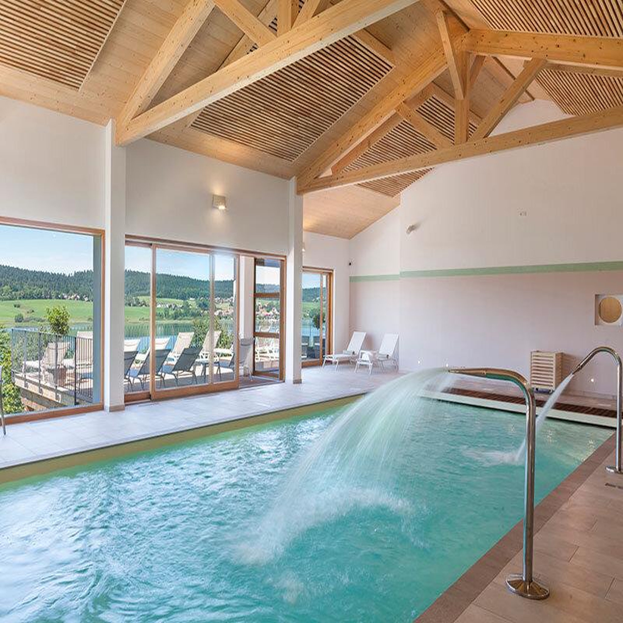 Voir la diapositive 2 : Smartbox 3h d'accès au spa cinq mondes en hôtel 4* avec pause gourmande près de pontarlier - coffret cadeau bien-être