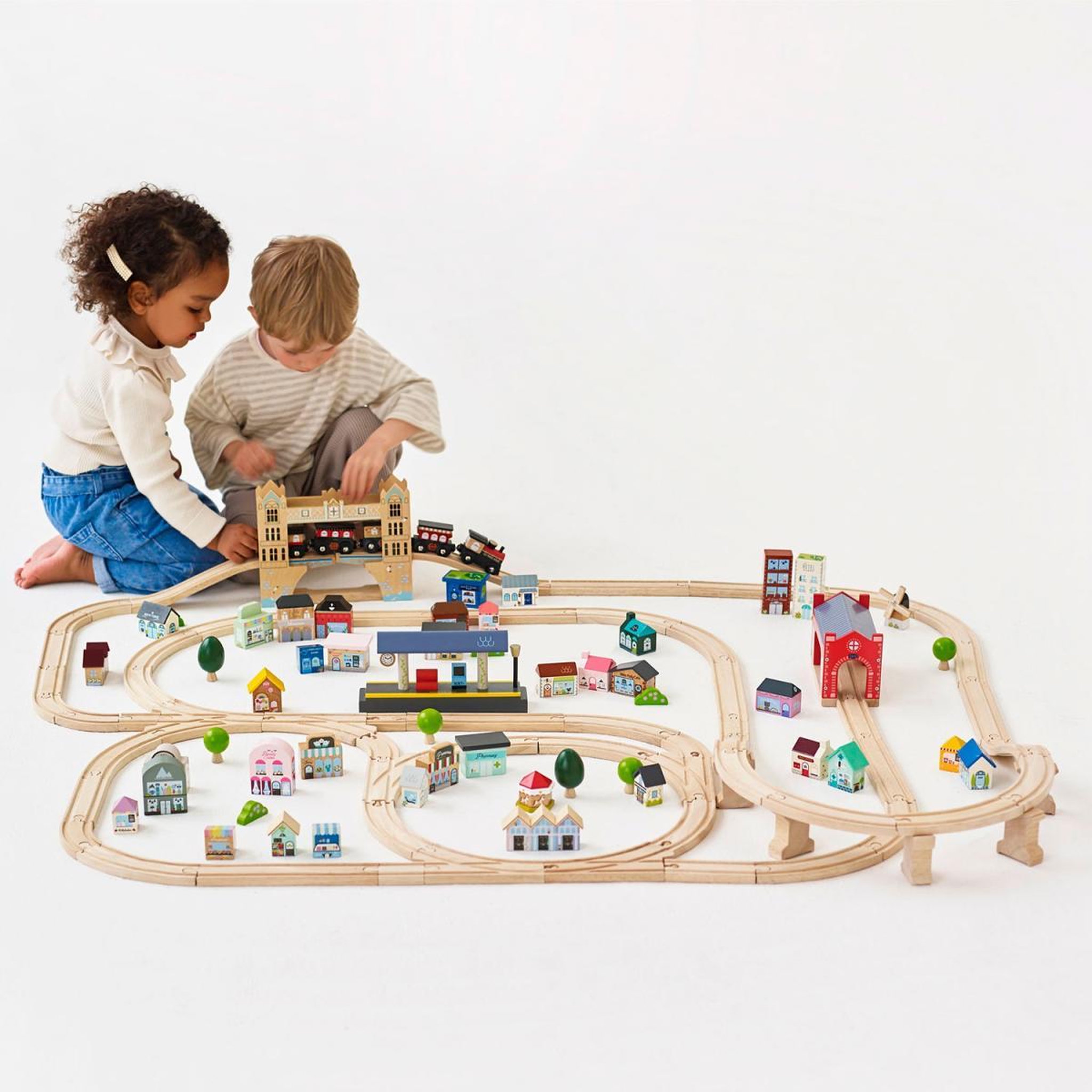 Voir la diapositive 2 : Le Toy Van Coffret de train en bois - Londres