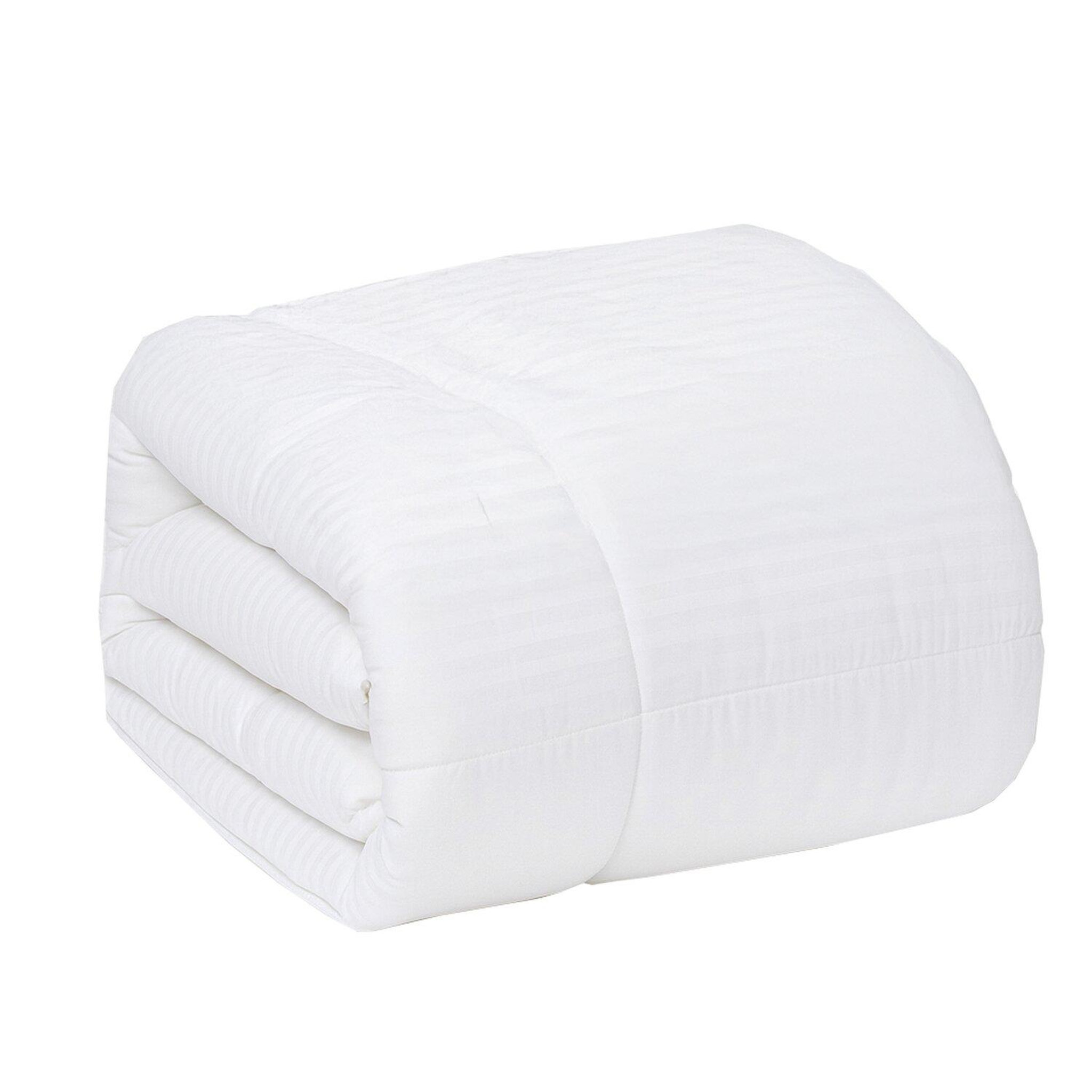 Voir la diapositive 1 : Home collection Couette microfibre 4 saisons 220x240 cm avec garnissage 500 gr/m2