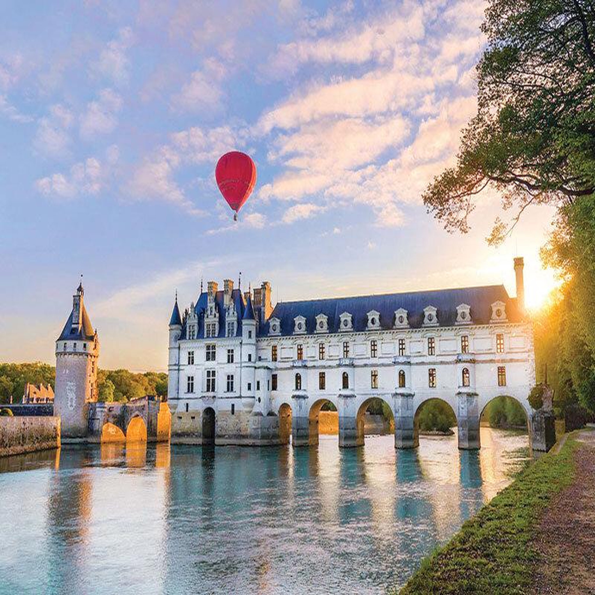Voir la diapositive 3 : Smartbox Vol en montgolfière au-dessus de chenonceaux en semaine - coffret cadeau sport & aventure