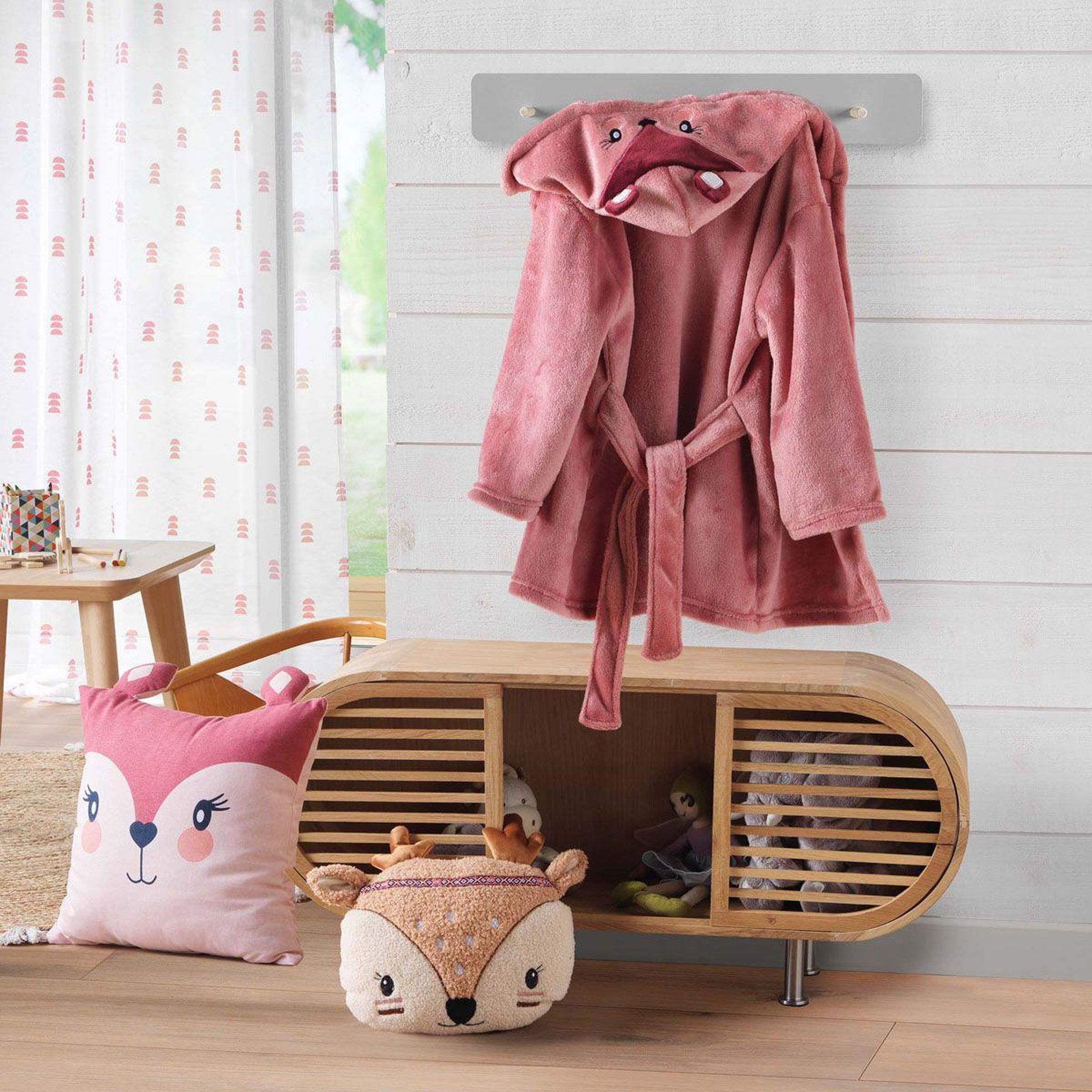 Voir la diapositive 4 : Douceur d'Intérieur Coussin déco enfant  chevreuil  30x30cm marron