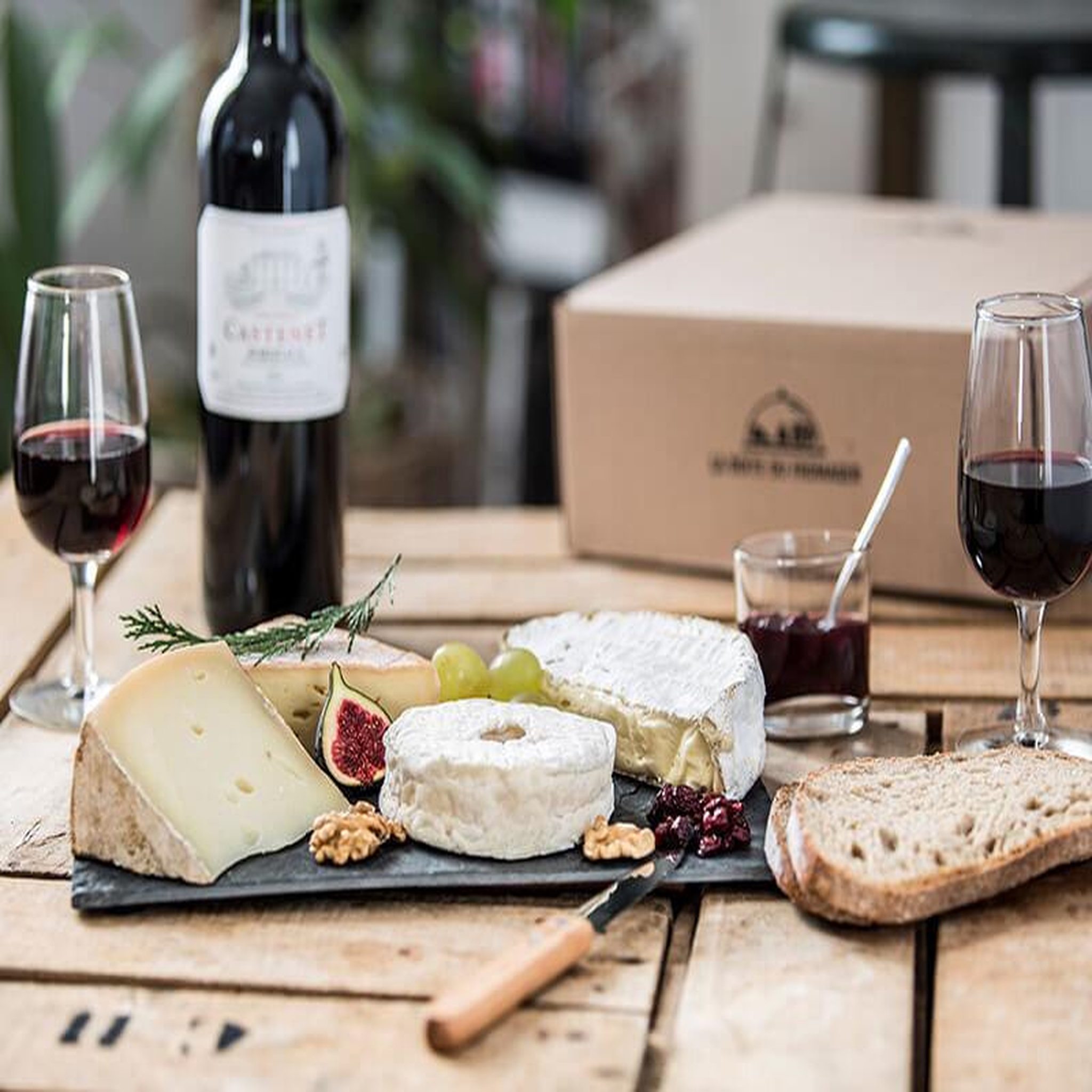 Voir la diapositive 4 : Smartbox Box fromage fermier et vin à déguster chez soi - coffret cadeau gastronomie