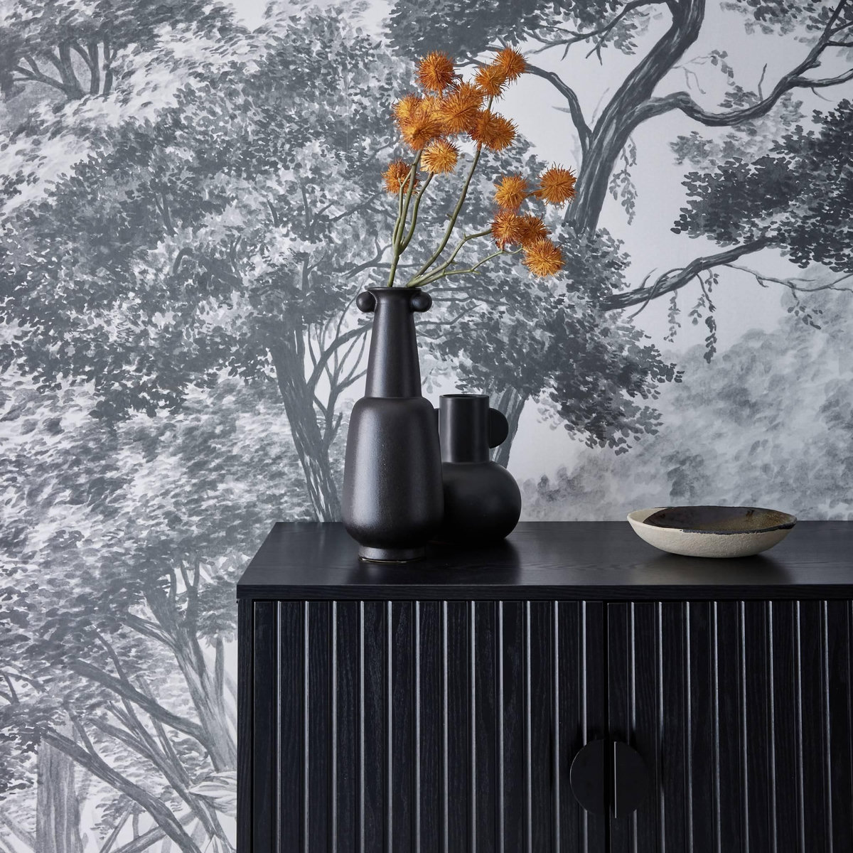 SWEEEK Buffet effet bois à rainures noires. buffet haut. vaisselier. deux portes et une étagère BAZALT 80cm