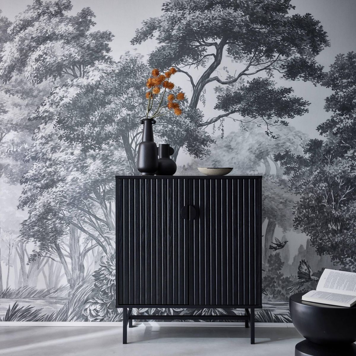 SWEEEK Buffet effet bois à rainures noires. buffet haut. vaisselier. deux portes et une étagère BAZALT 80cm