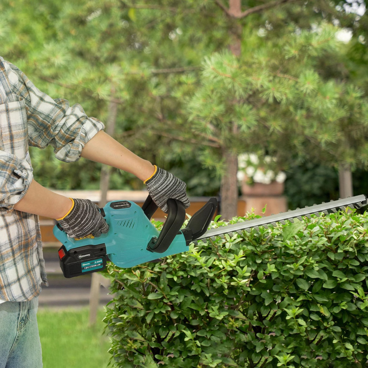 OUTSUNNY Taille-haies sans fil 18V 2 batteries 3 Ah fournies lame asymétrique double action 51 cm - kit complet bleu