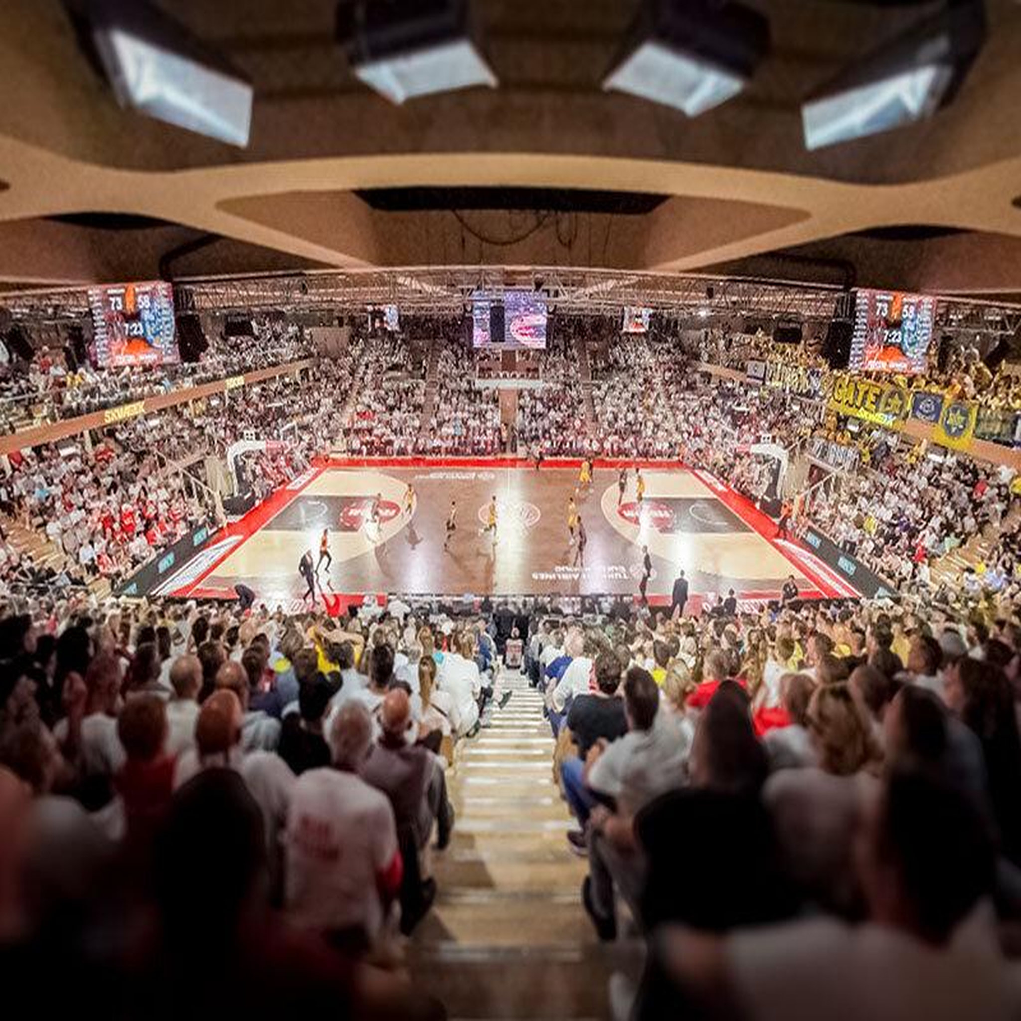Voir la diapositive 2 : Smartbox Accès VIP en lounge pour un match de l'AS Monaco Basketball avec cocktail dînatoire - Coffret Cadeau Sport & Aventure