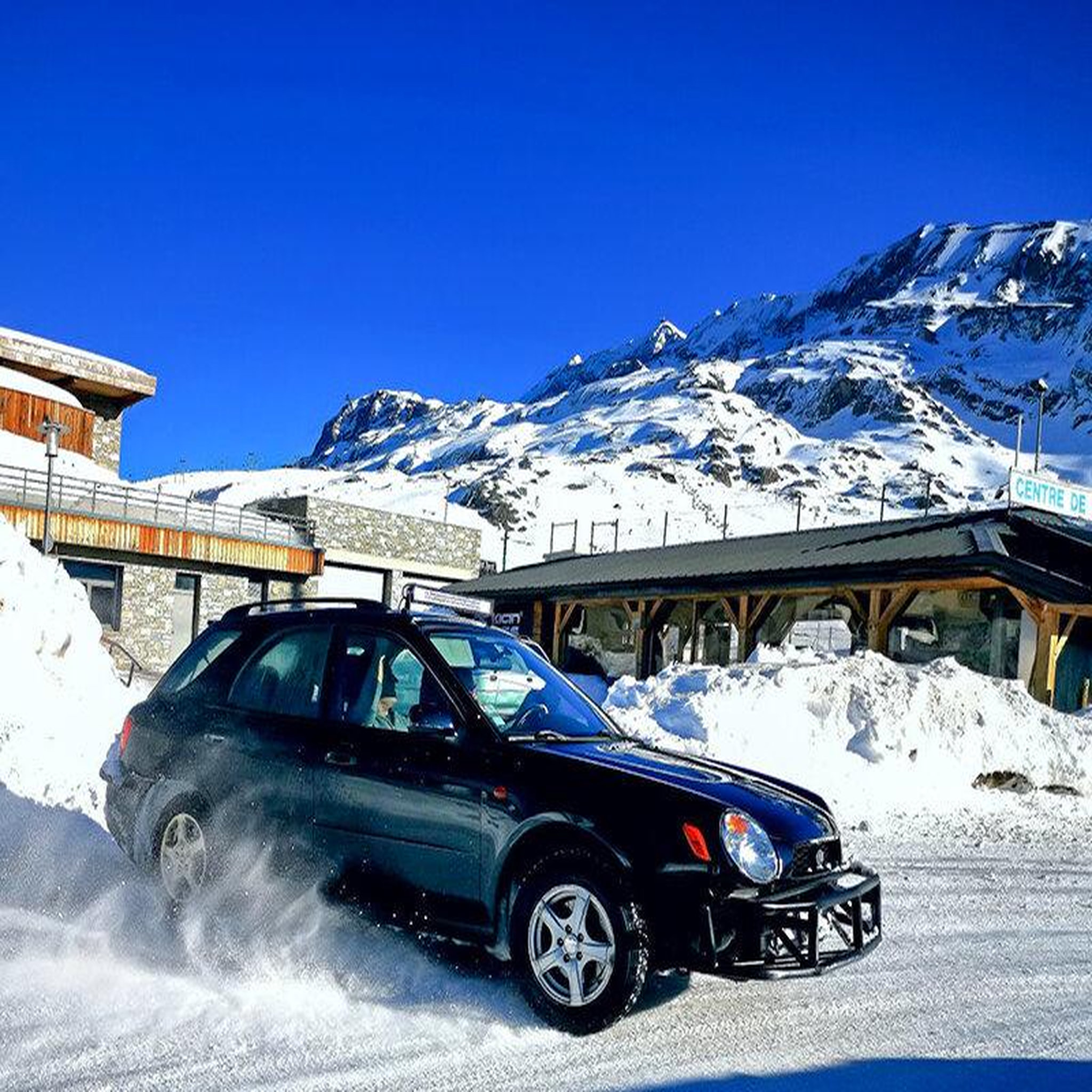 Voir la diapositive 2 : Smartbox Pilotage sur glace d'une voiture de sport à l'alpe d'huez - coffret cadeau sport & aventure