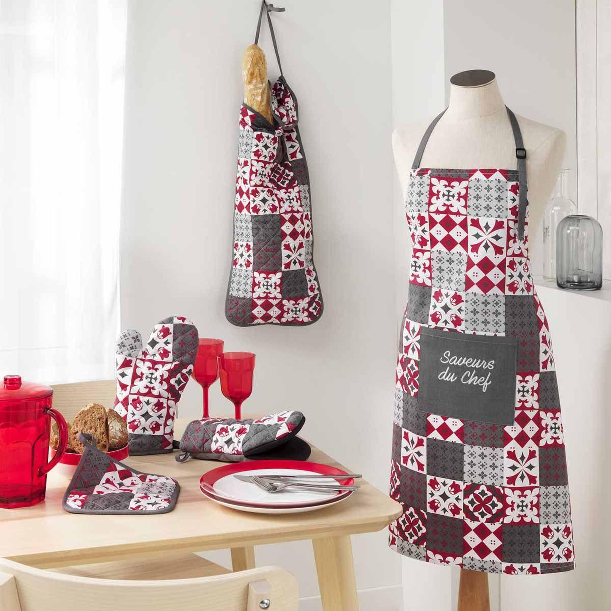Voir la diapositive 5 : Douceur d'Intérieur Gant de cuisine  credence  30cm gris & rouge