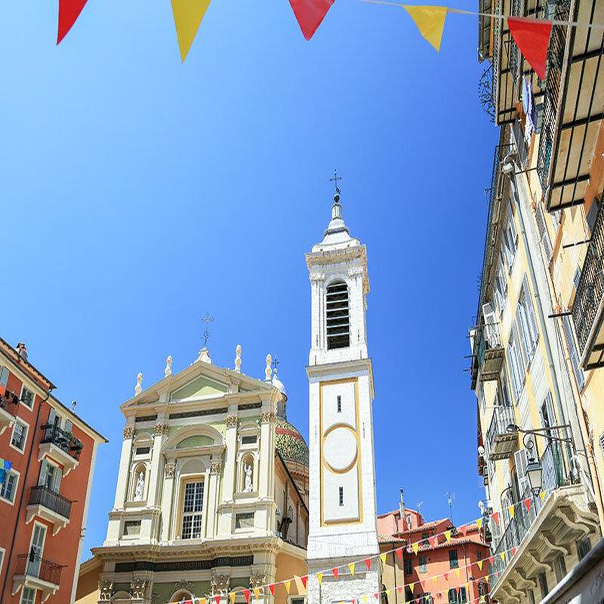 Voir la diapositive 3 : Smartbox Trésors cachés du vieux nice : visite guidée et dégustation d'une spécialité locale - coffret cadeau sport & aventure