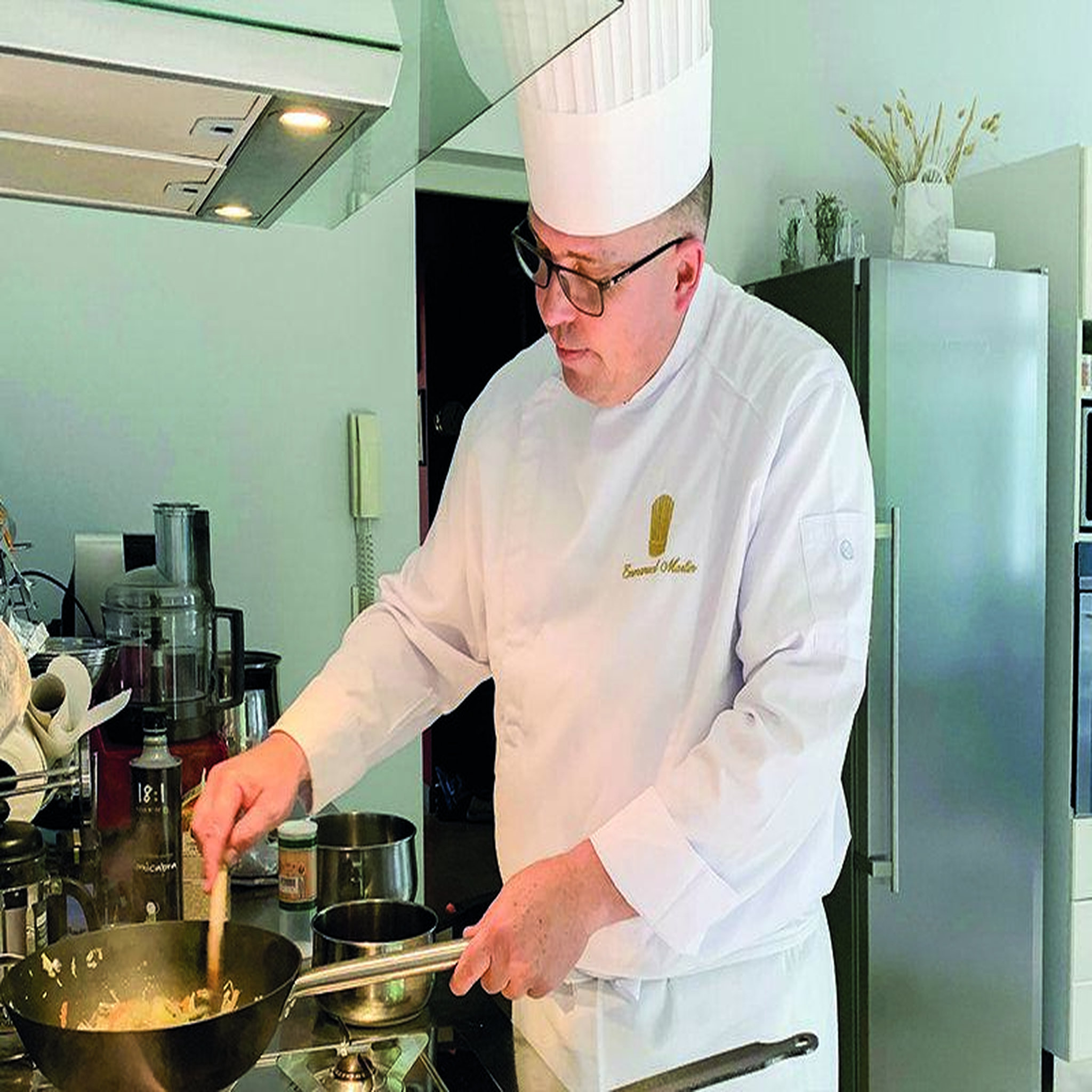 Voir la diapositive 3 : Smartbox Prestation de 4h par un chef cuisinier d'un menu gourmet à domicile pour 2 - coffret cadeau gastronomie