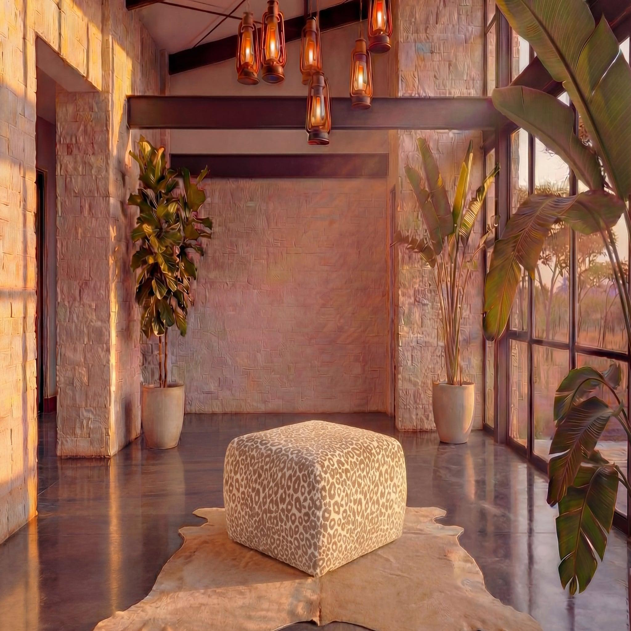 Voir la diapositive 2 : CASANOVA PARIS Elio - pouf en tissu imprimé animalier beige 74x74x41