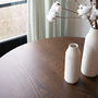Voir la diapositive 3 : MAISON PAVANE Table ronde 4 personnes en bois foncé finition noyer D105 cm-Liwa