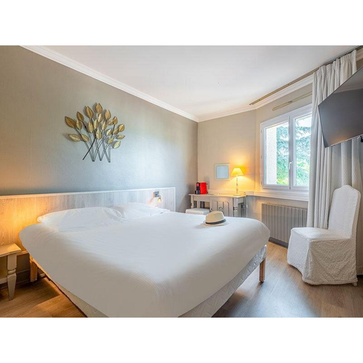 Smartbox 2 jours en hôtel avec dîner, accès à l'espace bien-être et lit hydromassant près de Rodez - Coffret Cadeau Séjour