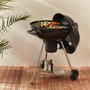 Voir la diapositive 2 : SWEEEK Barbecue charbon de bois Ø57cm - Georges - Noir émaillé. barbecue avec aérateurs. émaillé. fumoir. récupérateur de cendres