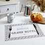 Voir la diapositive 2 : Paris Prix Set de Table Imprimé  Grand Hôtel  30x40cm Blanc