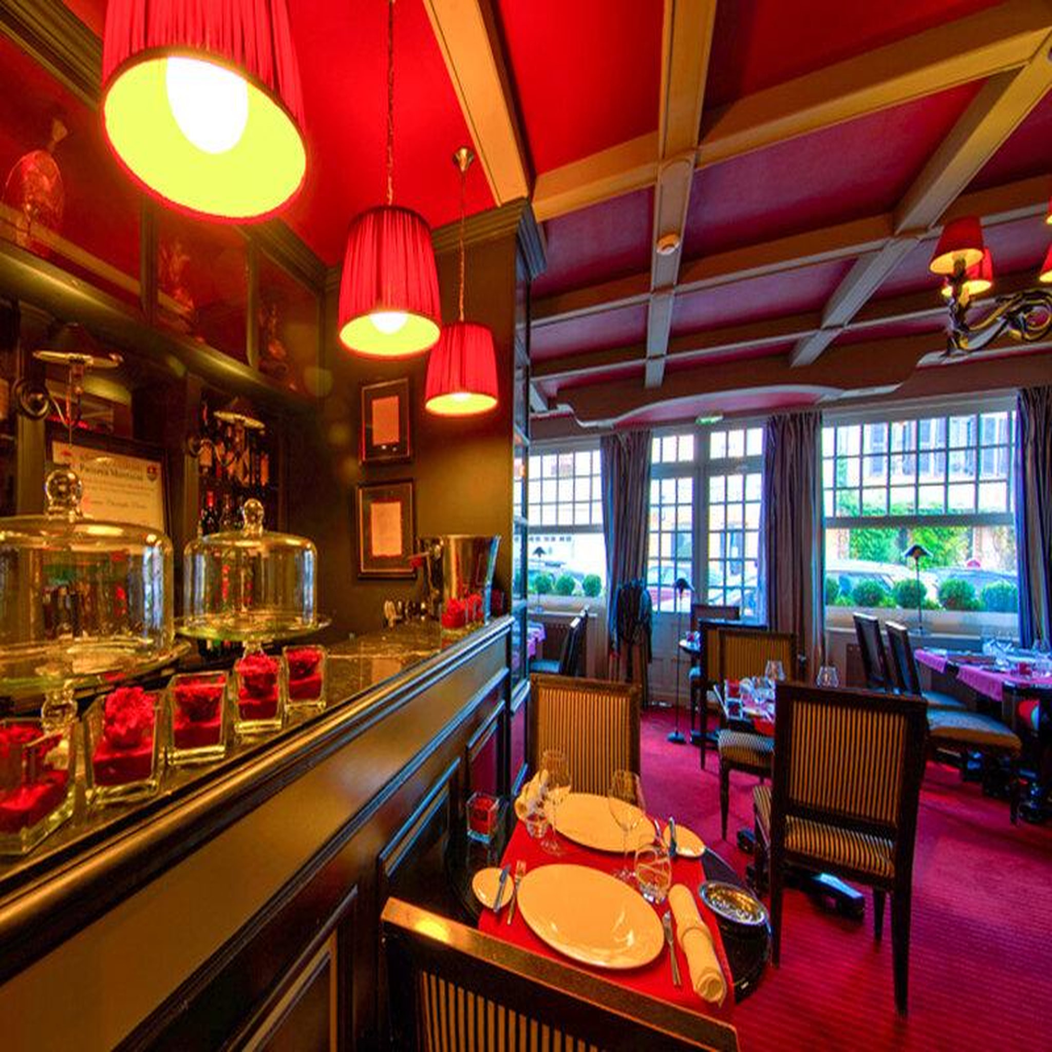 Voir la diapositive 5 : Smartbox Adresses primées : dîner 3 plats au restaurant La Licorne Royale près de Rouen - Coffret Cadeau Gastronomie