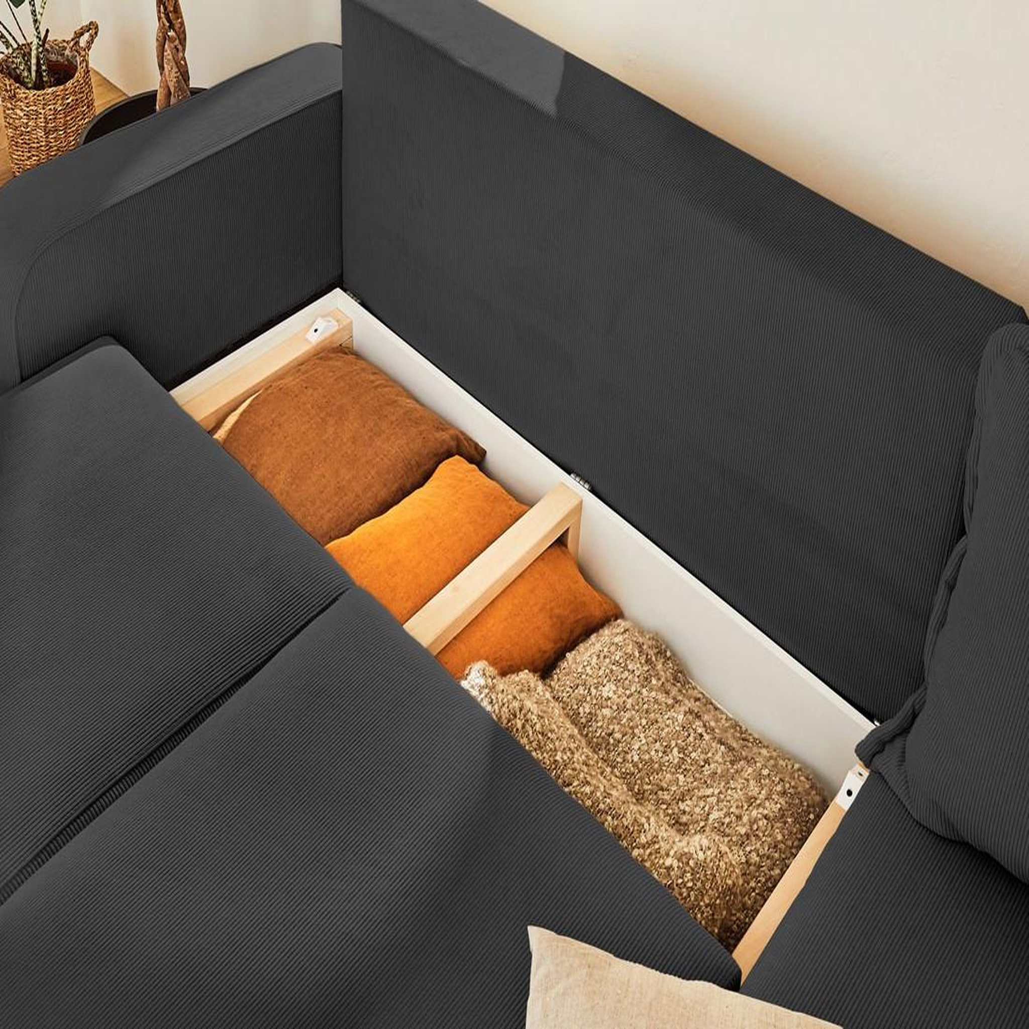 Voir la diapositive 3 : LISA DESIGN Albane - canapé d'angle droit - 4 places - convertible avec coffre - en velours côtelé